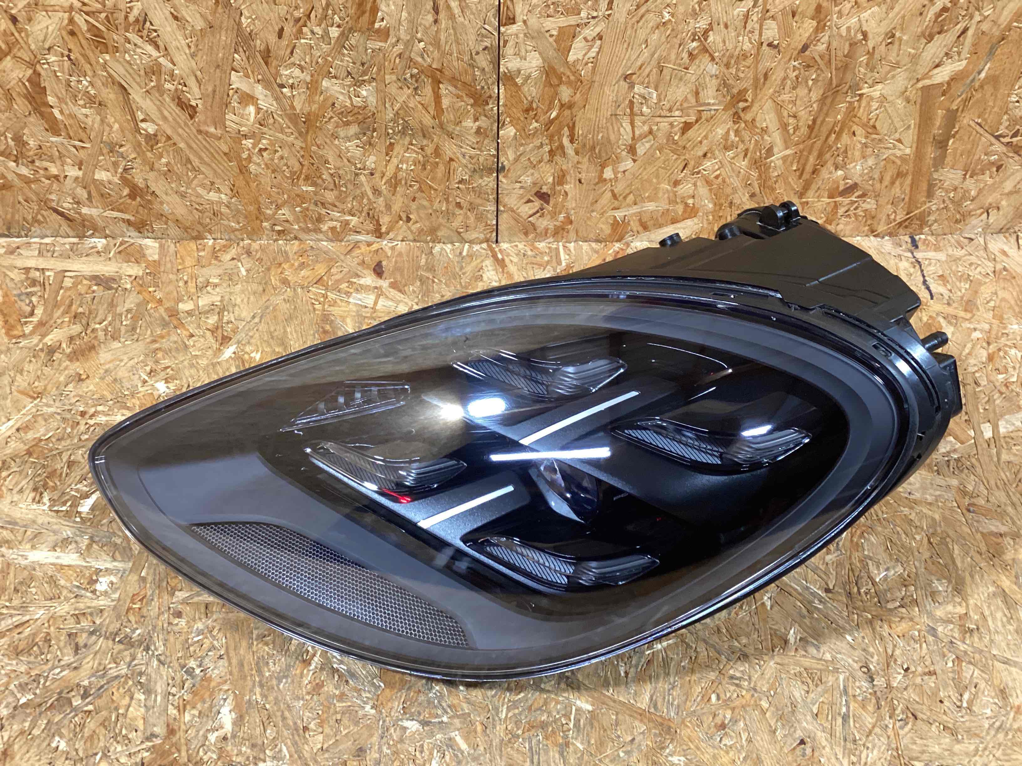 Фара левая Porsche Panamera 220126-110