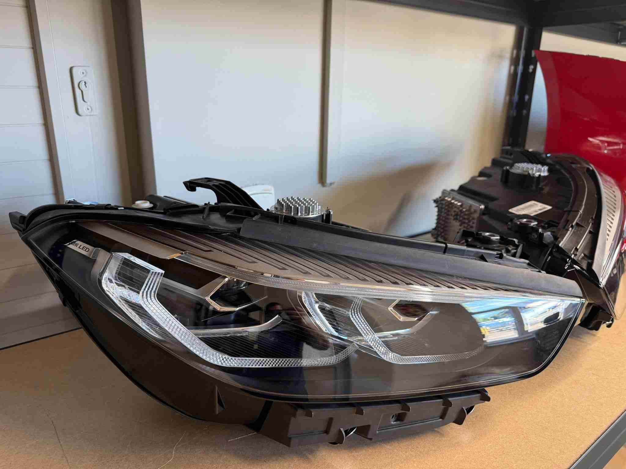 Фара левая BMW 8 серия 220626-203