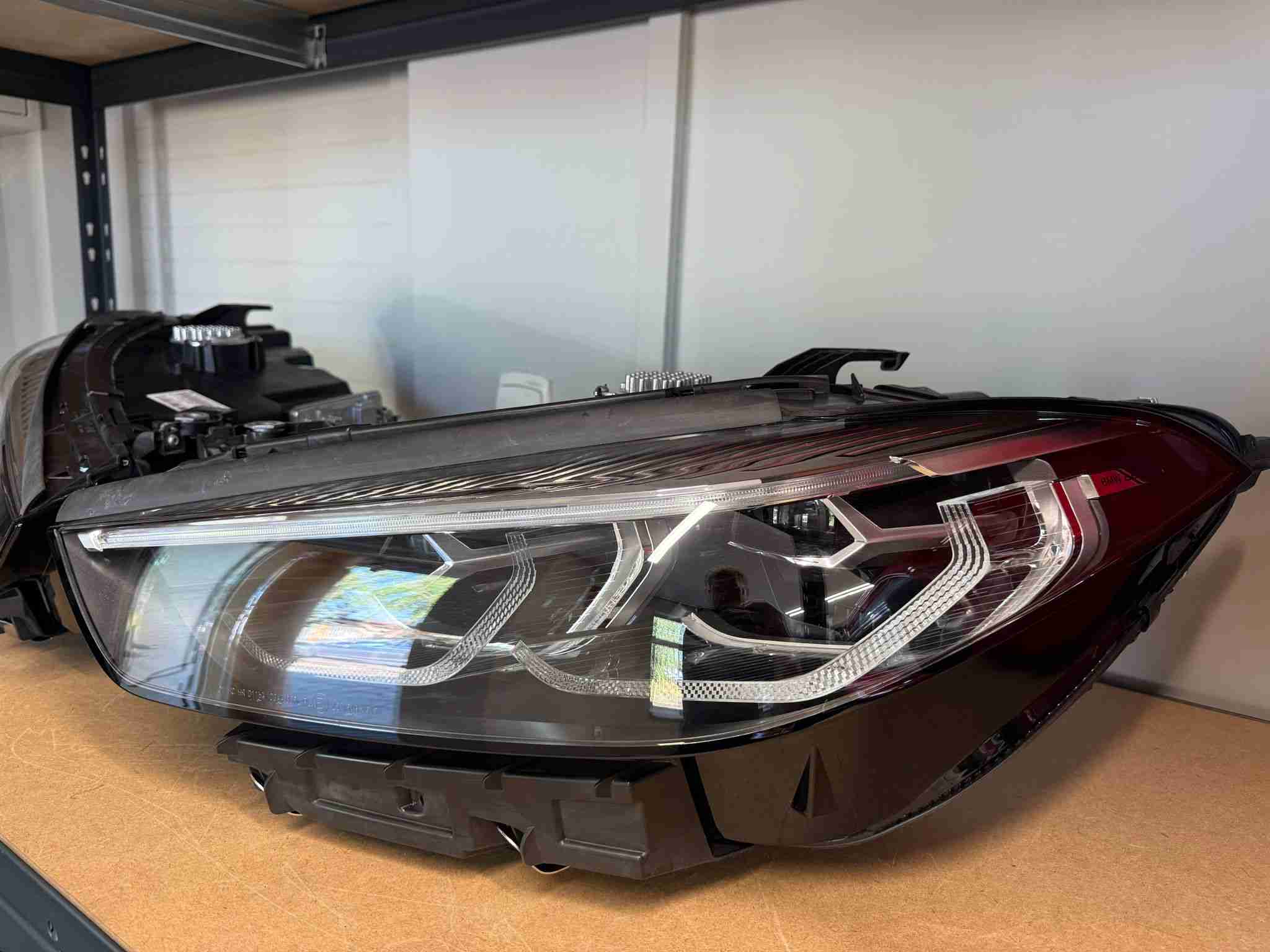 Фара правая BMW 8 серия 220626-204
