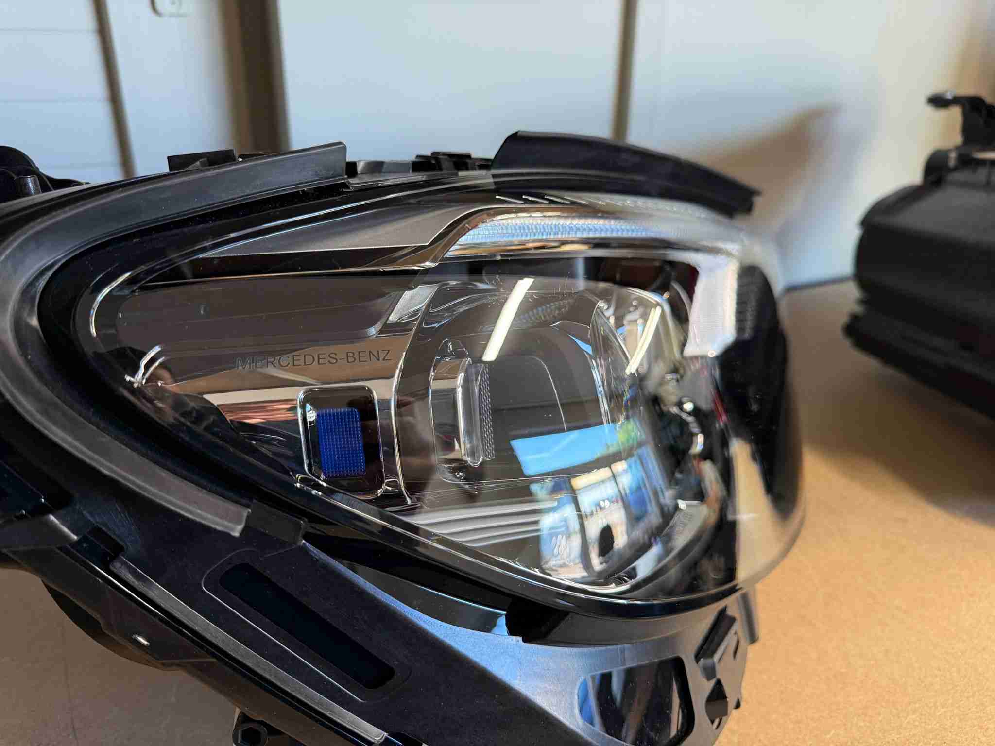 Фара левая Mercedes W213 220626-207