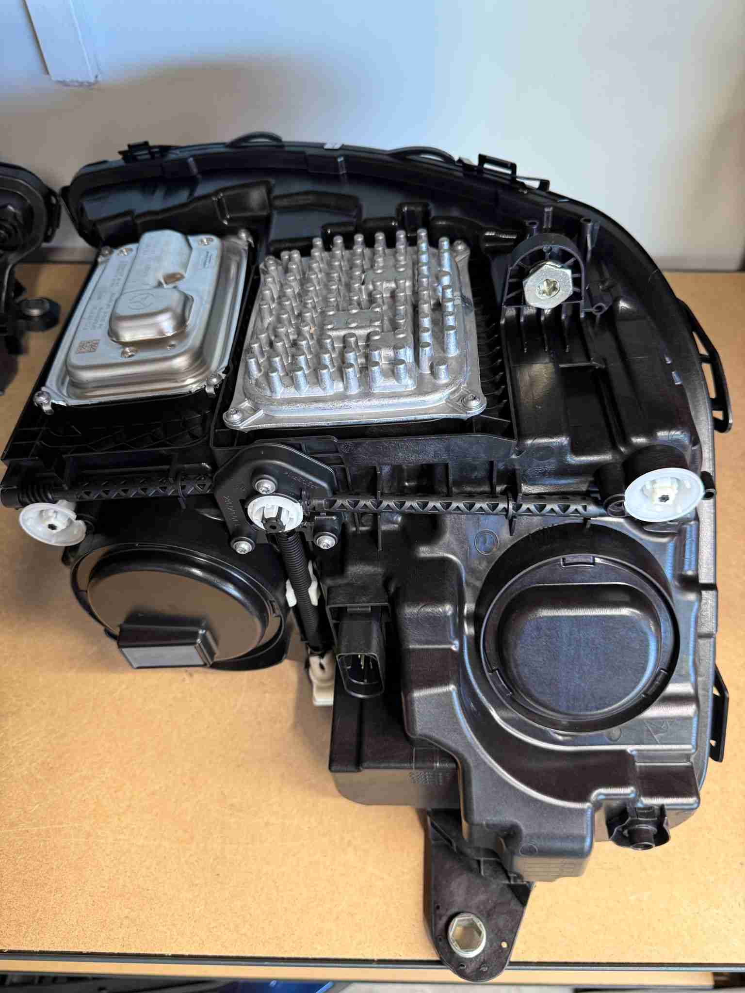 Фара левая Mercedes W213 220626-207