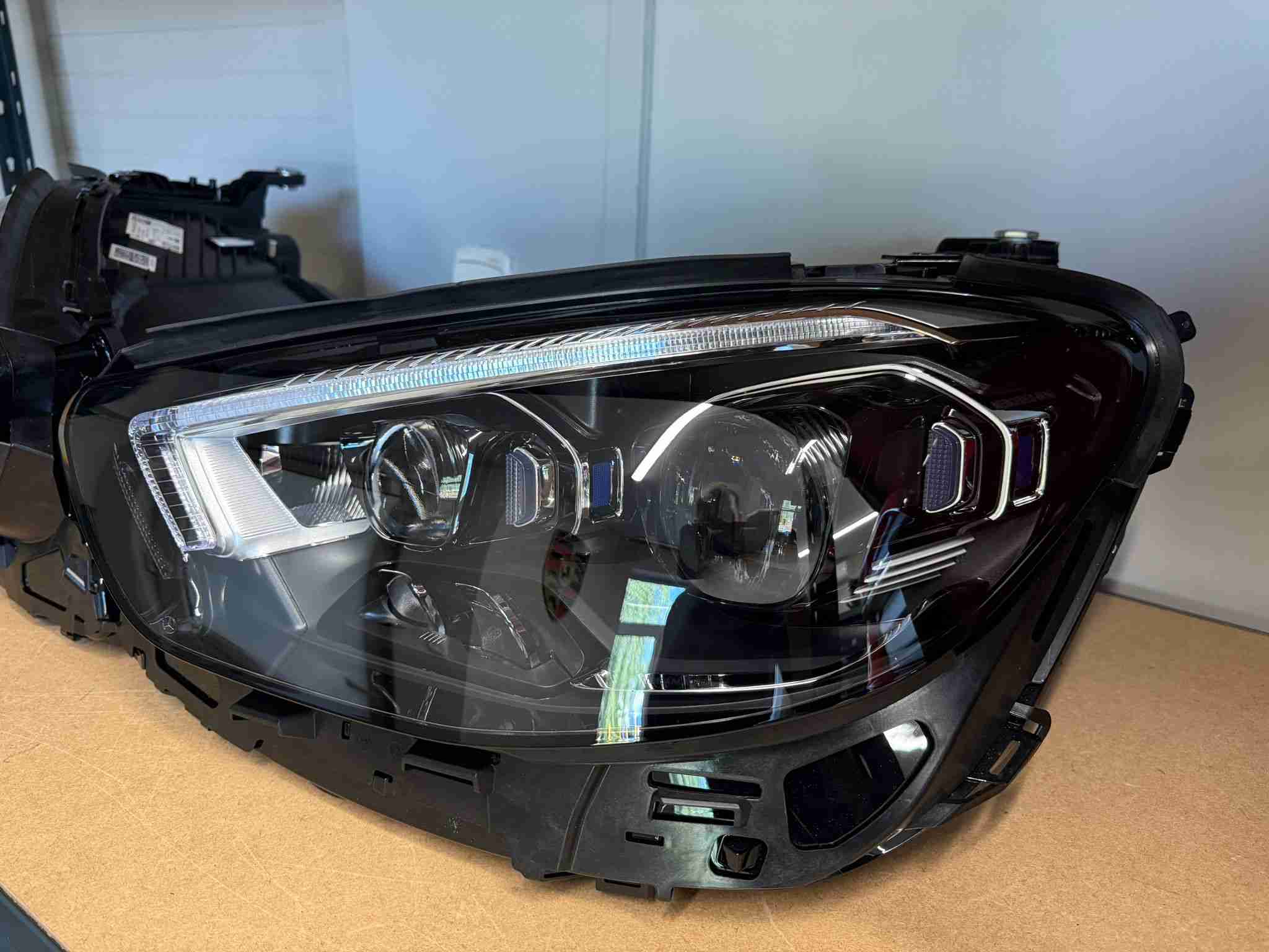 Фара правая Mercedes W213 220626-208