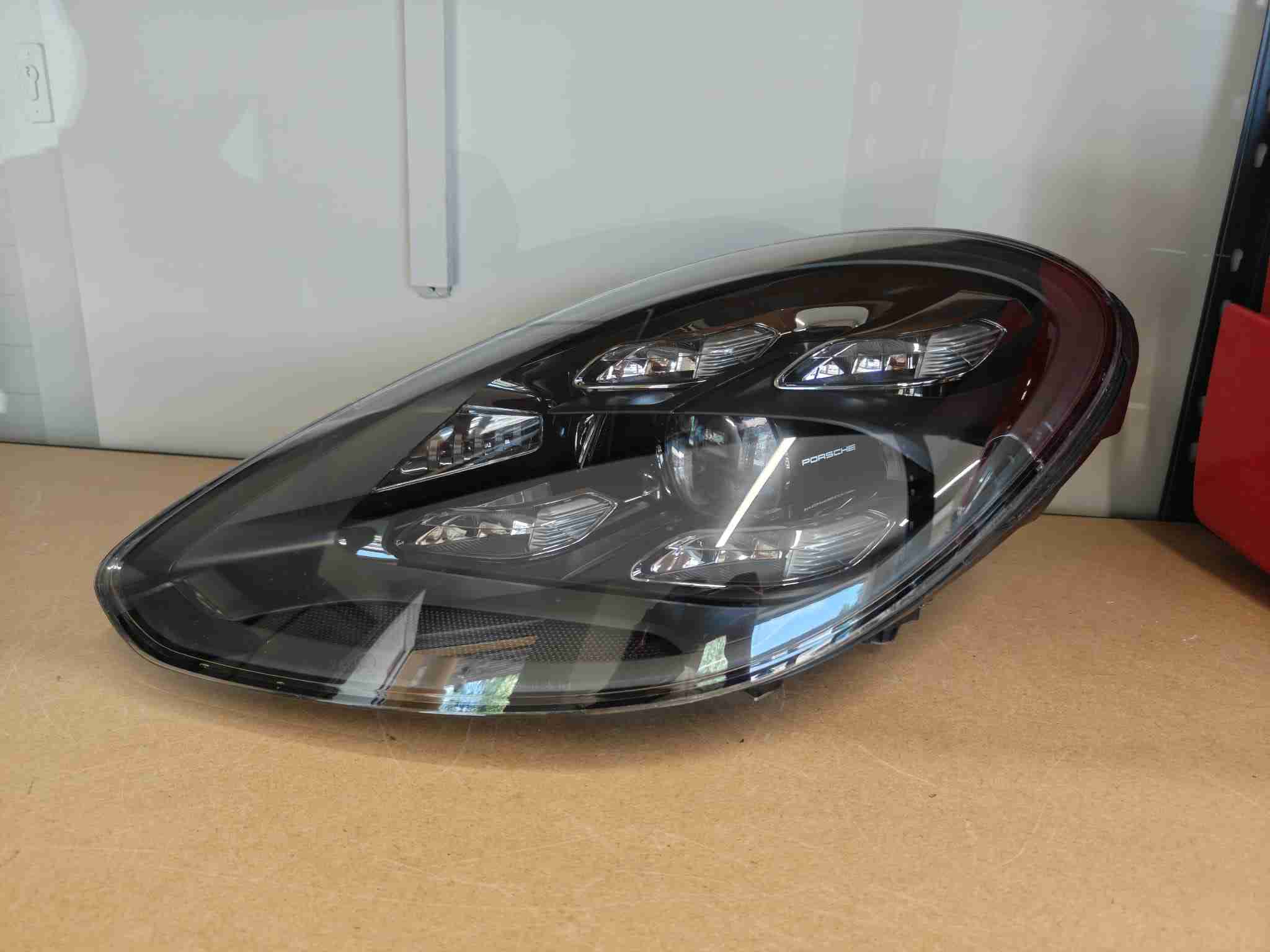 Фара левая Porsche Panamera 220626-215