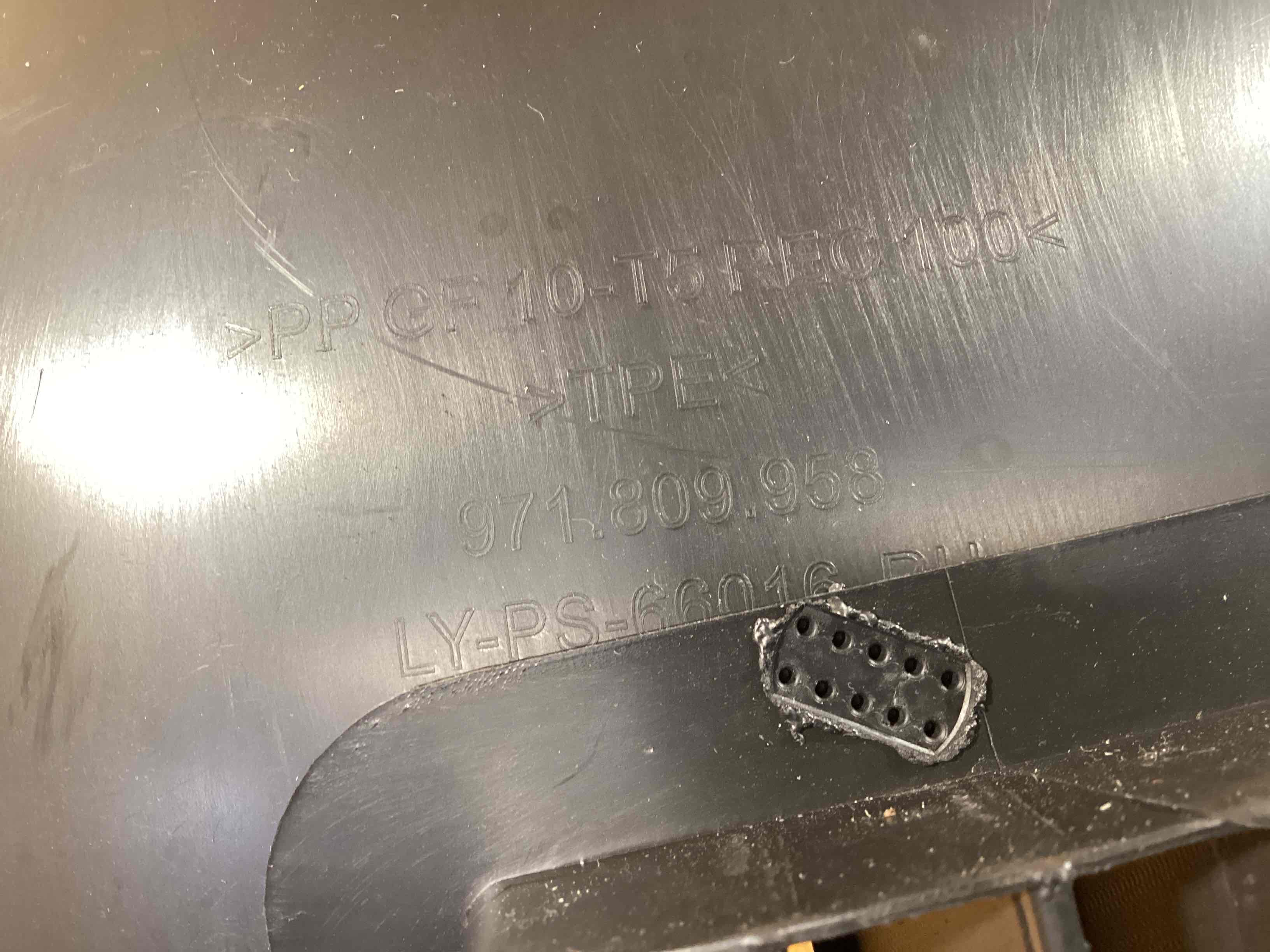 Защита арок передняя правая (подкрылок) Porsche Panamera 220825-126