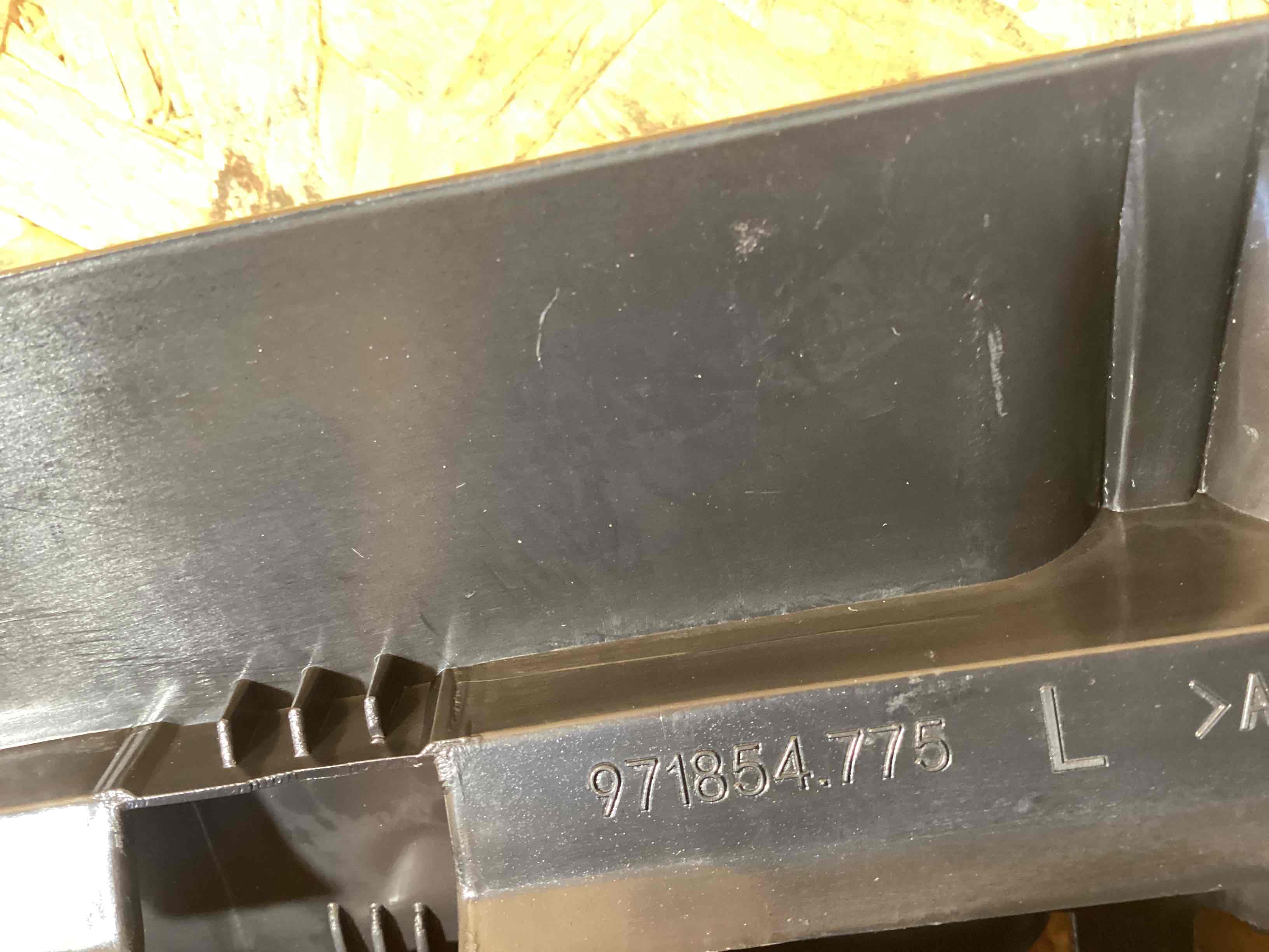 Молдинг крыла, решетки и жабры крыла Porsche Panamera 220825-140