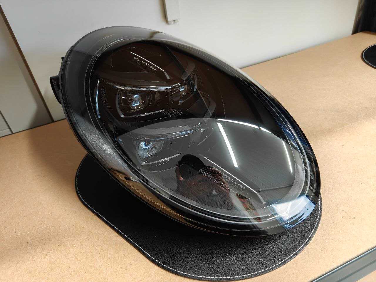 Фара права Porsche 911 221026-204
