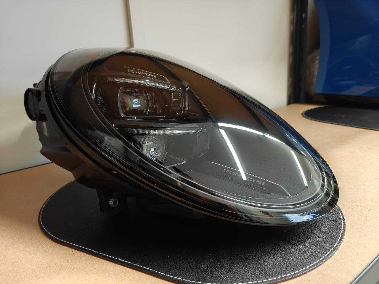 Фара права Porsche 911 221026-204