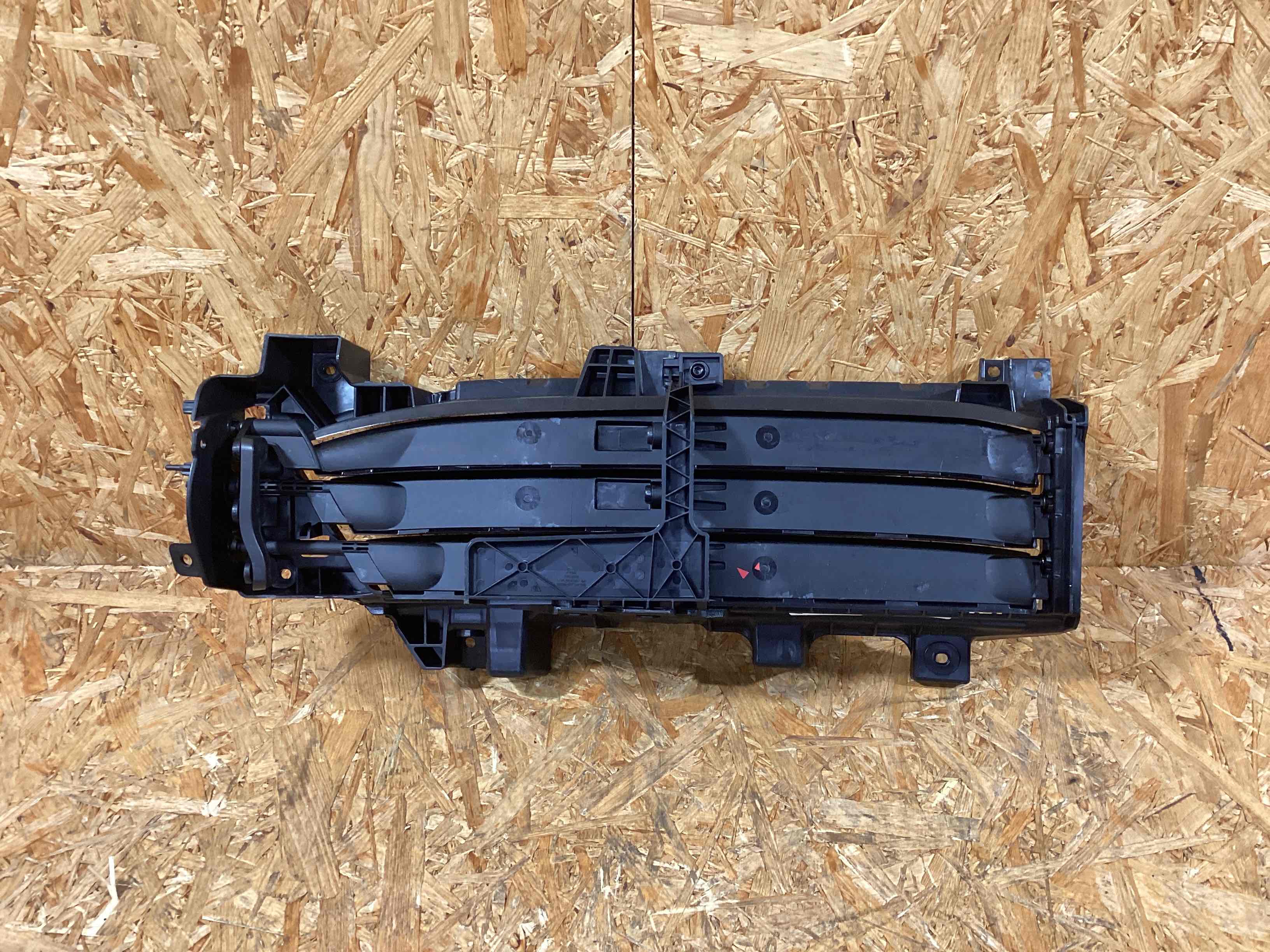 Жалюзи радиатора Porsche Macan 221225-101