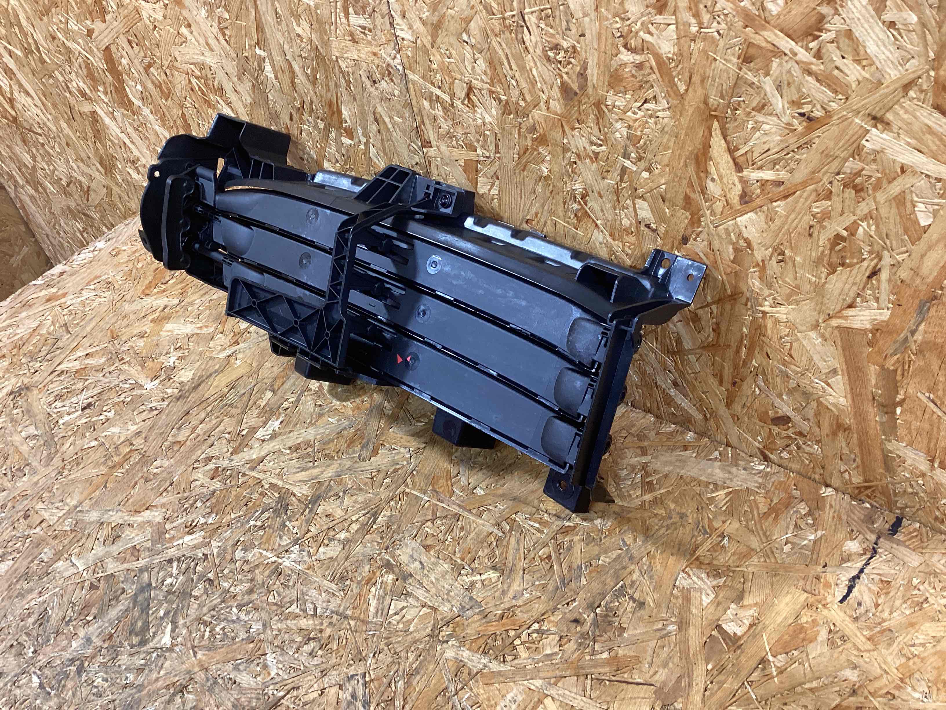 Жалюзи радиатора Porsche Macan 221225-103