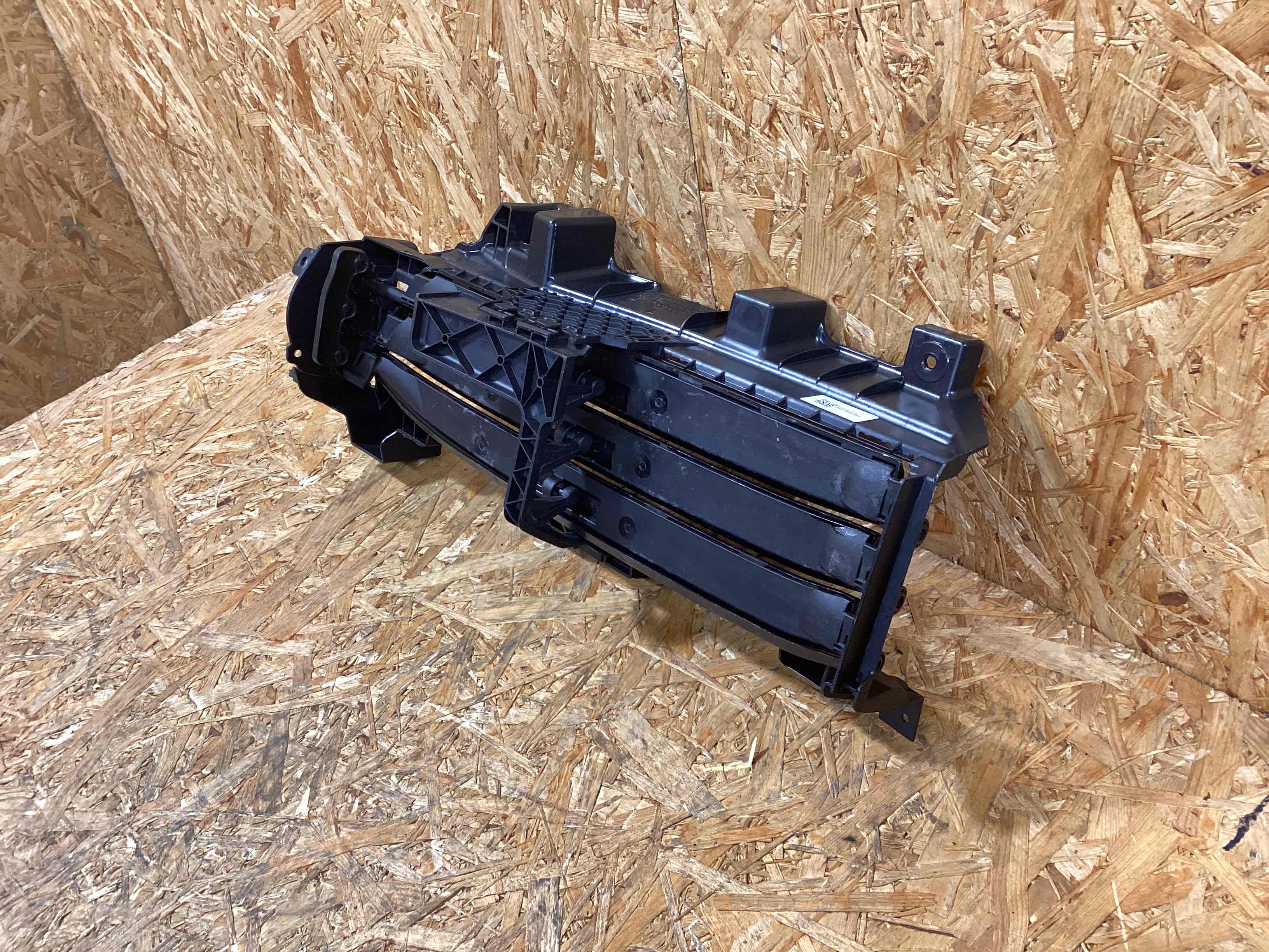 Жалюзи радиатора Porsche Macan 221225-111