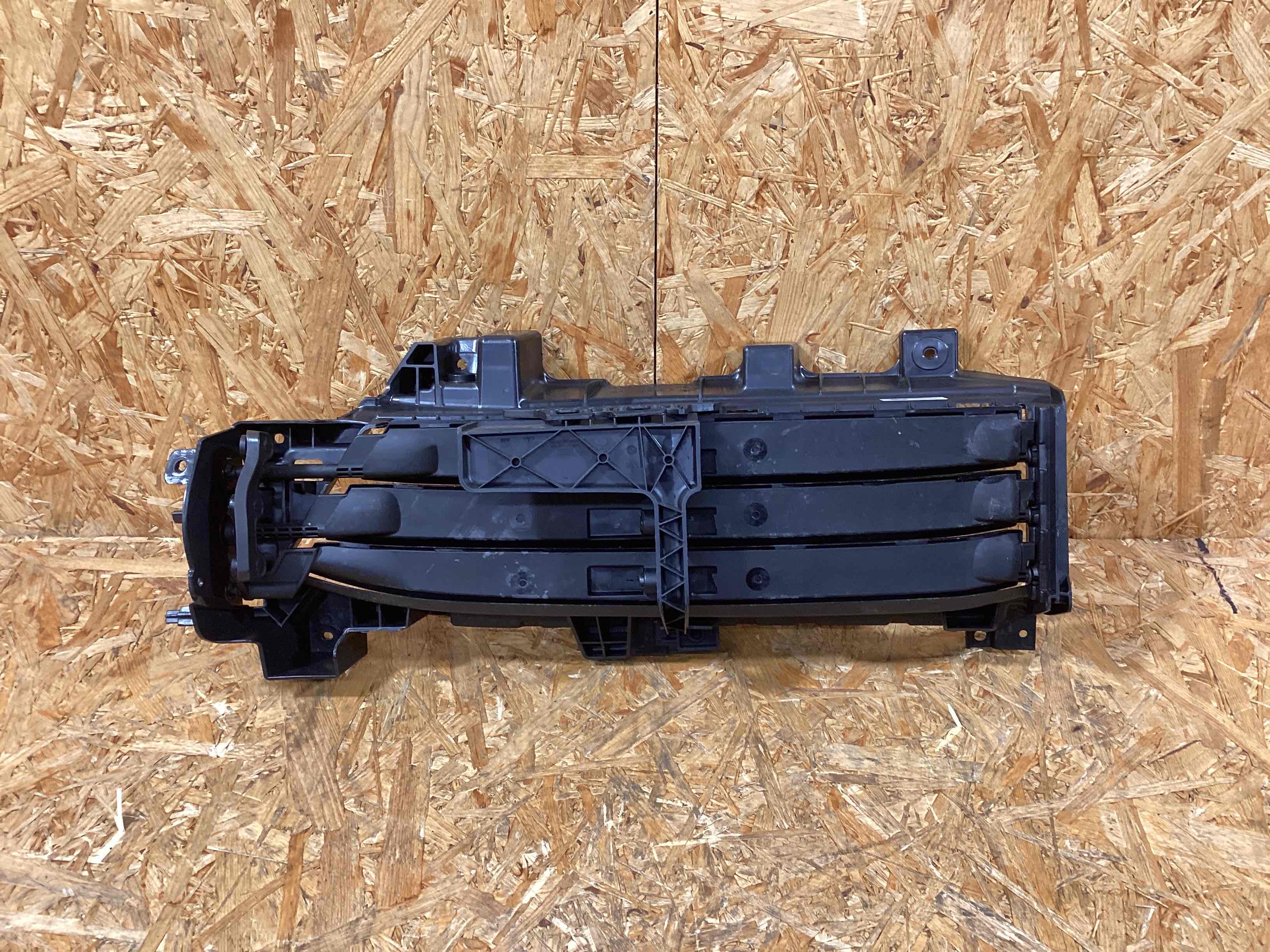 Жалюзи радиатора Porsche Macan 221225-117