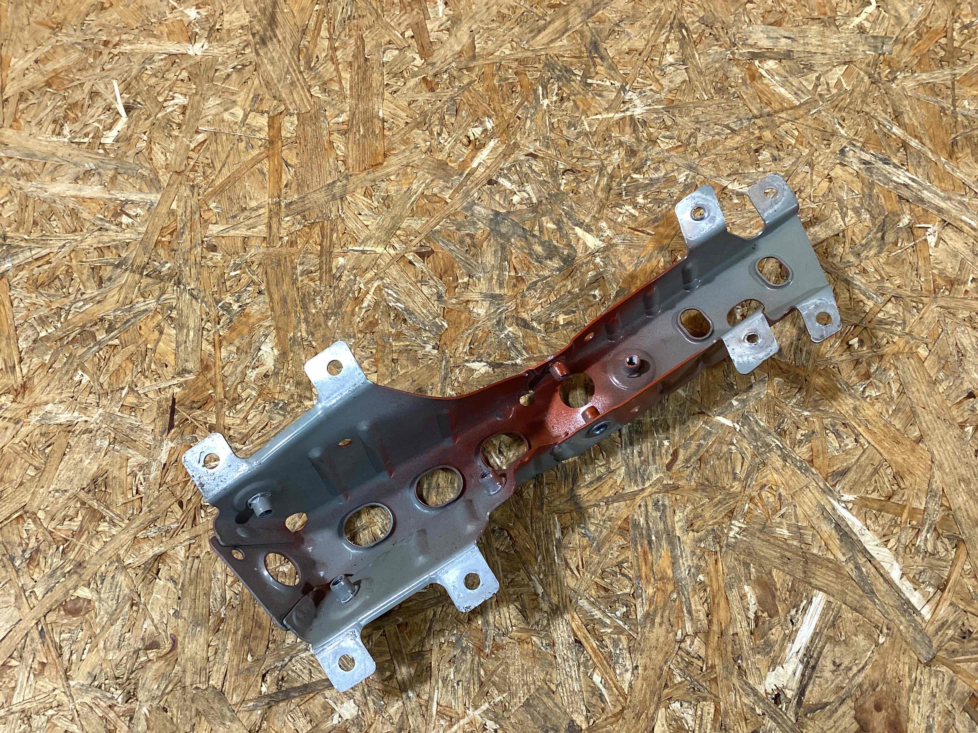 Крепление крыла Porsche Panamera 221225-125