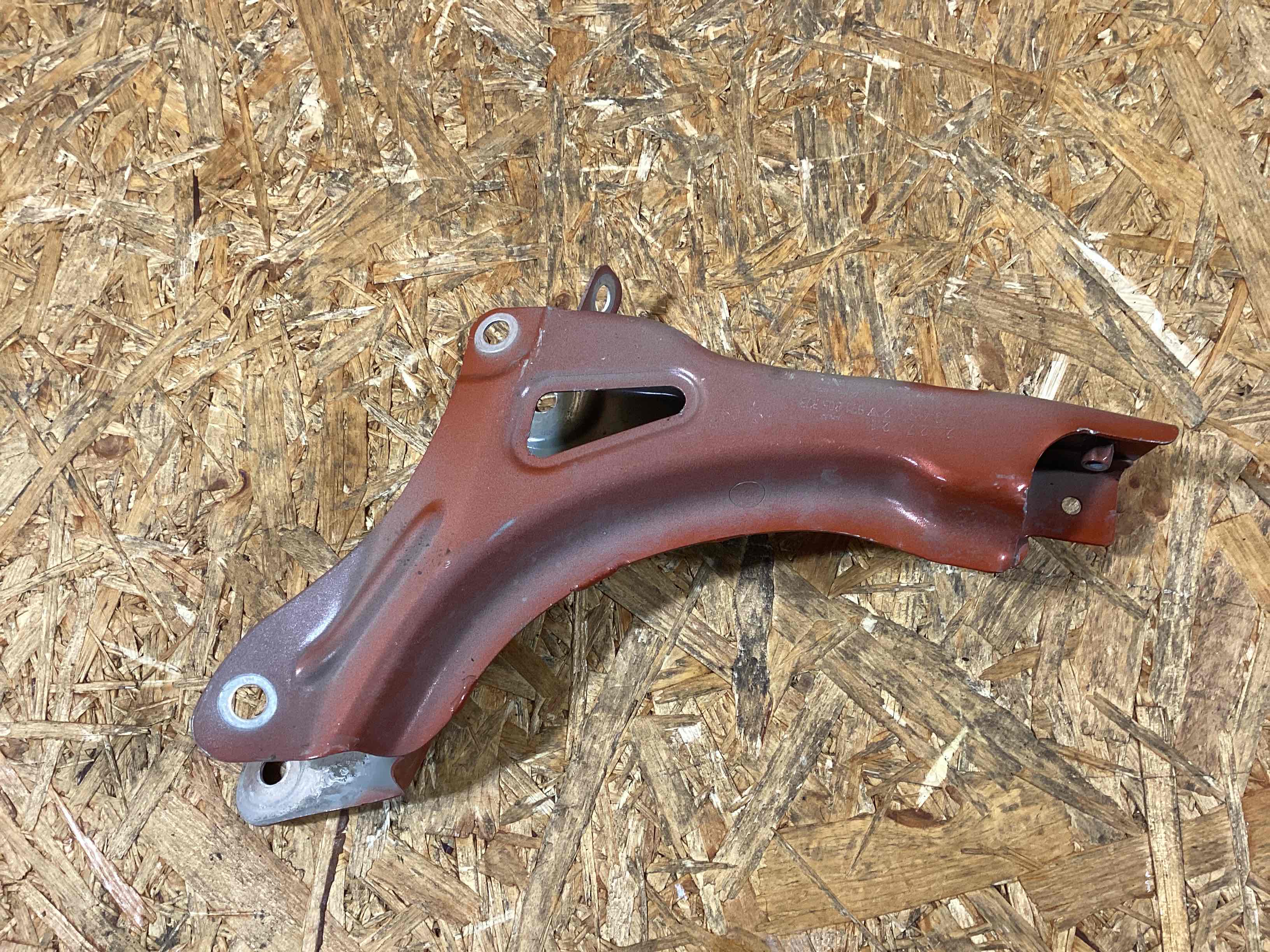 Крепление крыла Porsche Panamera 221225-126