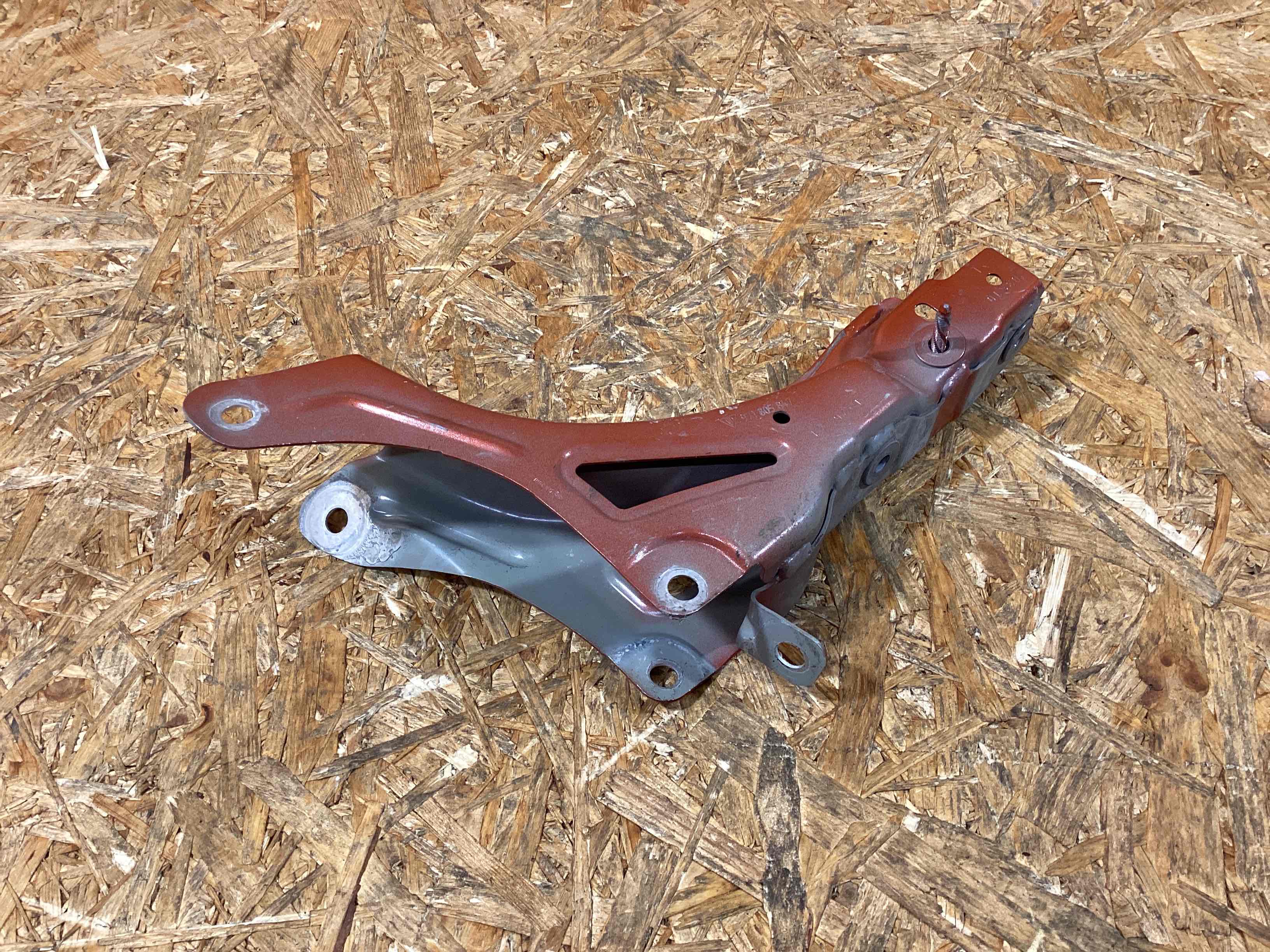 Крепление крыла Porsche Panamera 221225-126