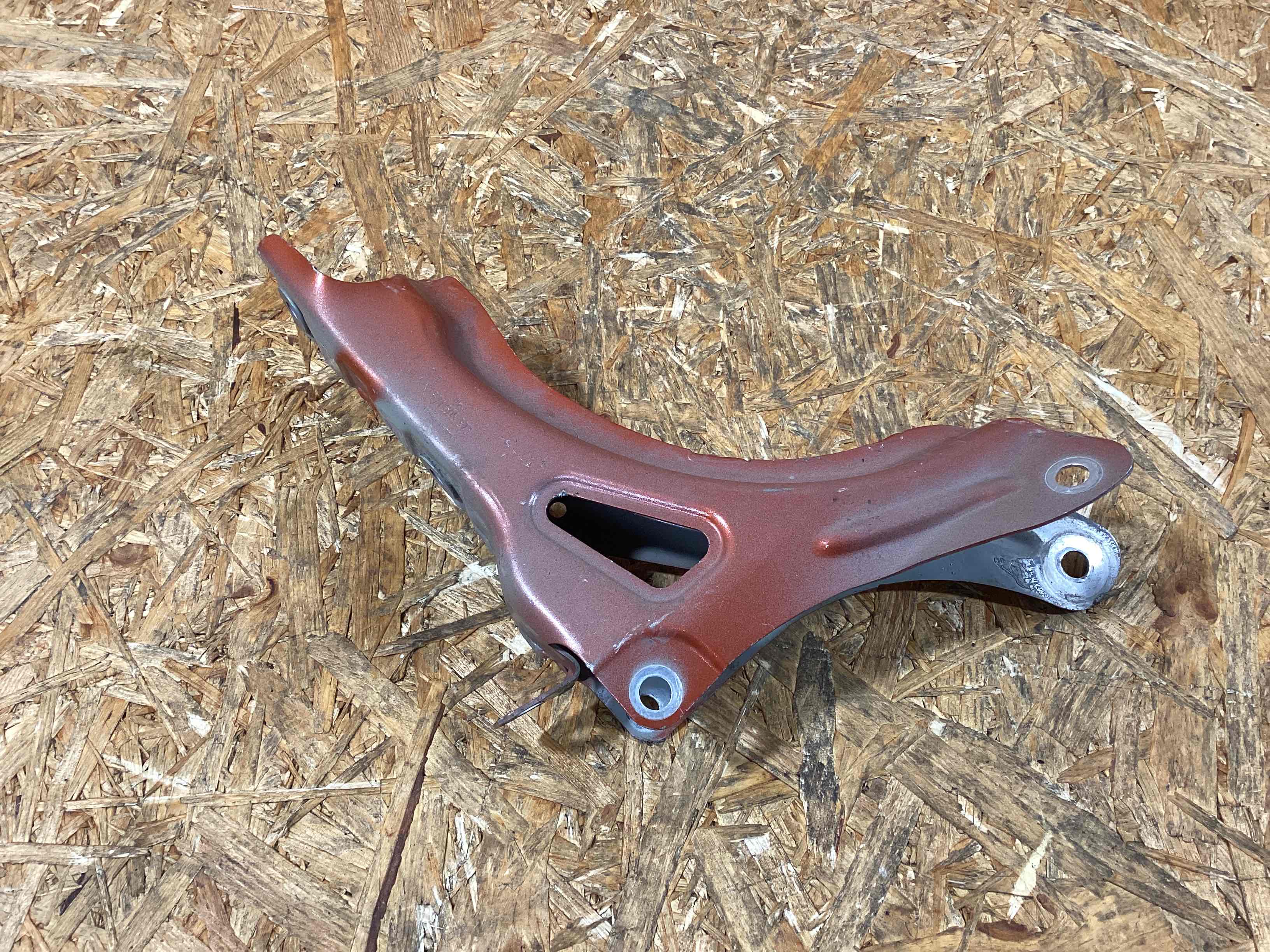 Крепление крыла Porsche Panamera 221225-126