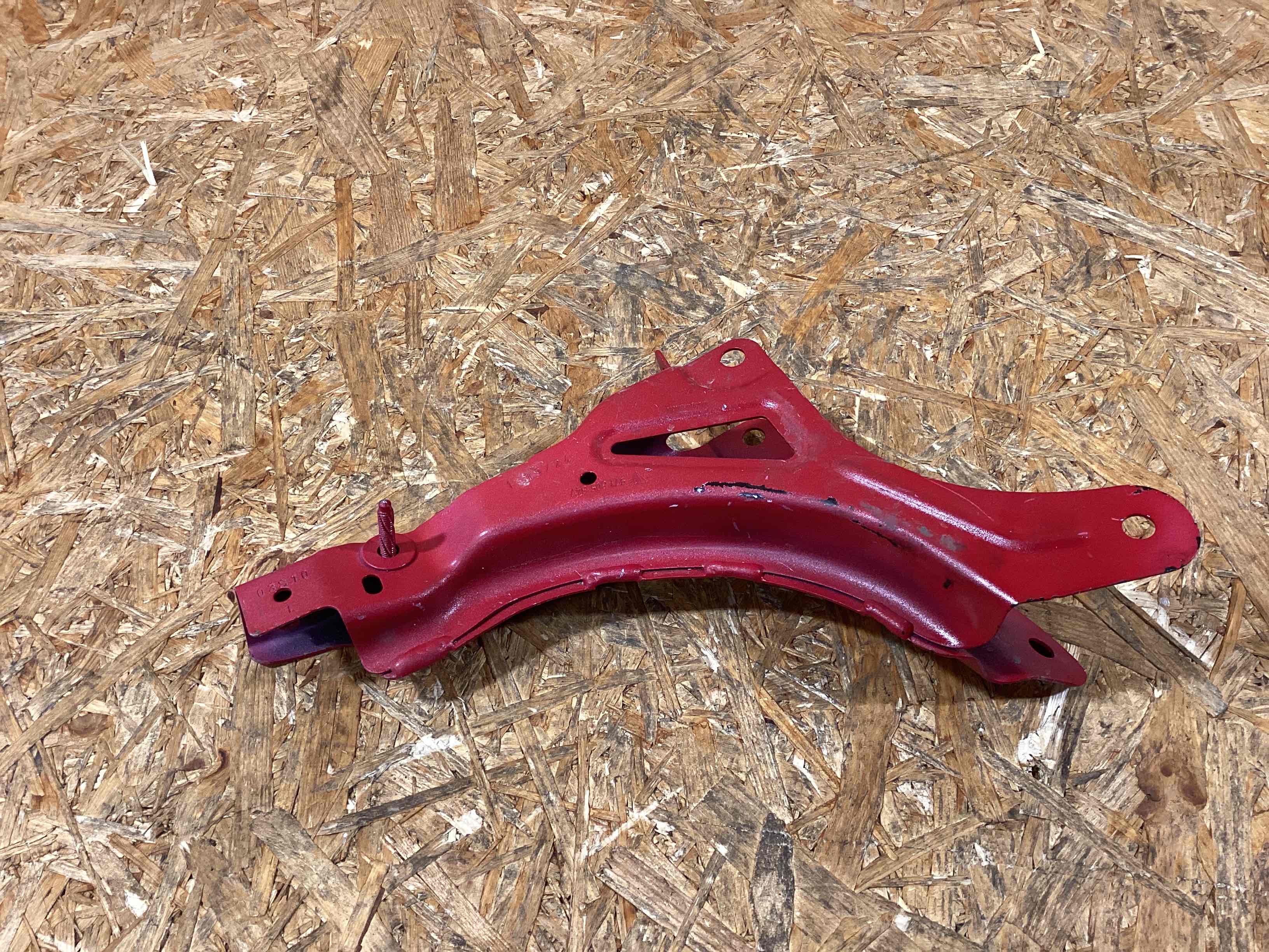 Крепление крыла Porsche Panamera 221225-127