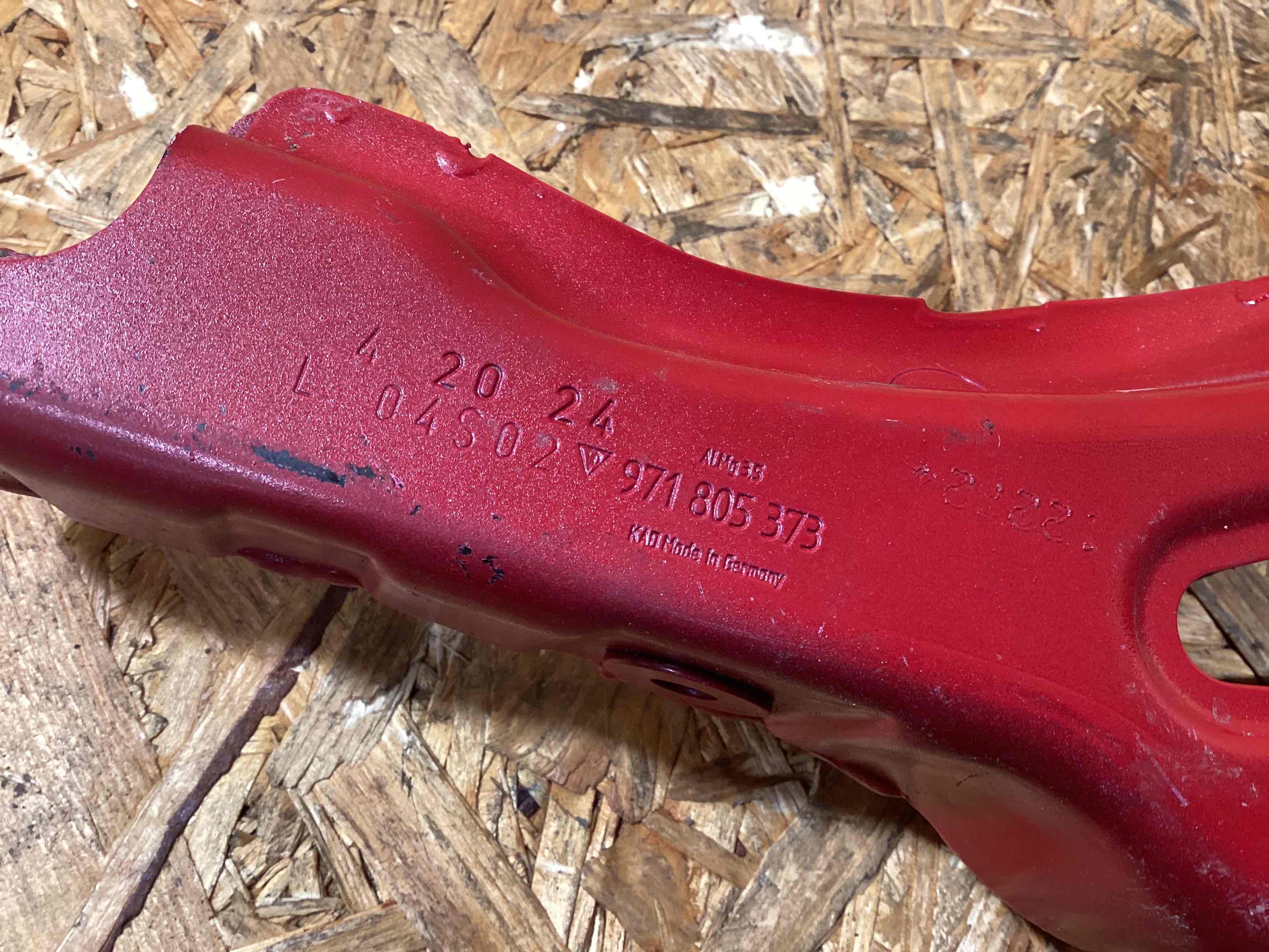 Крепление крыла Porsche Panamera 221225-127