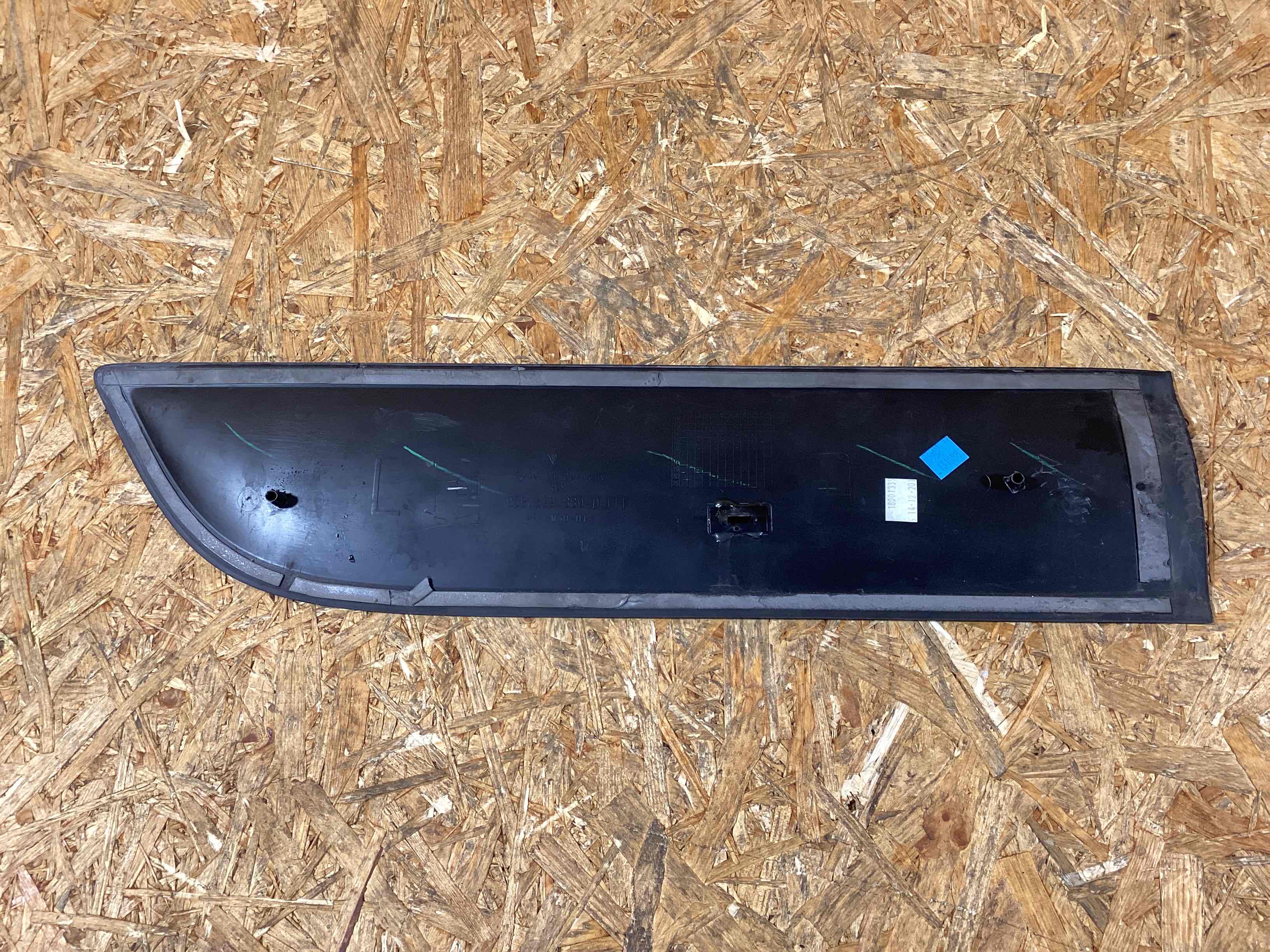 Молдинг двери задней левой Porsche Macan 221225-130