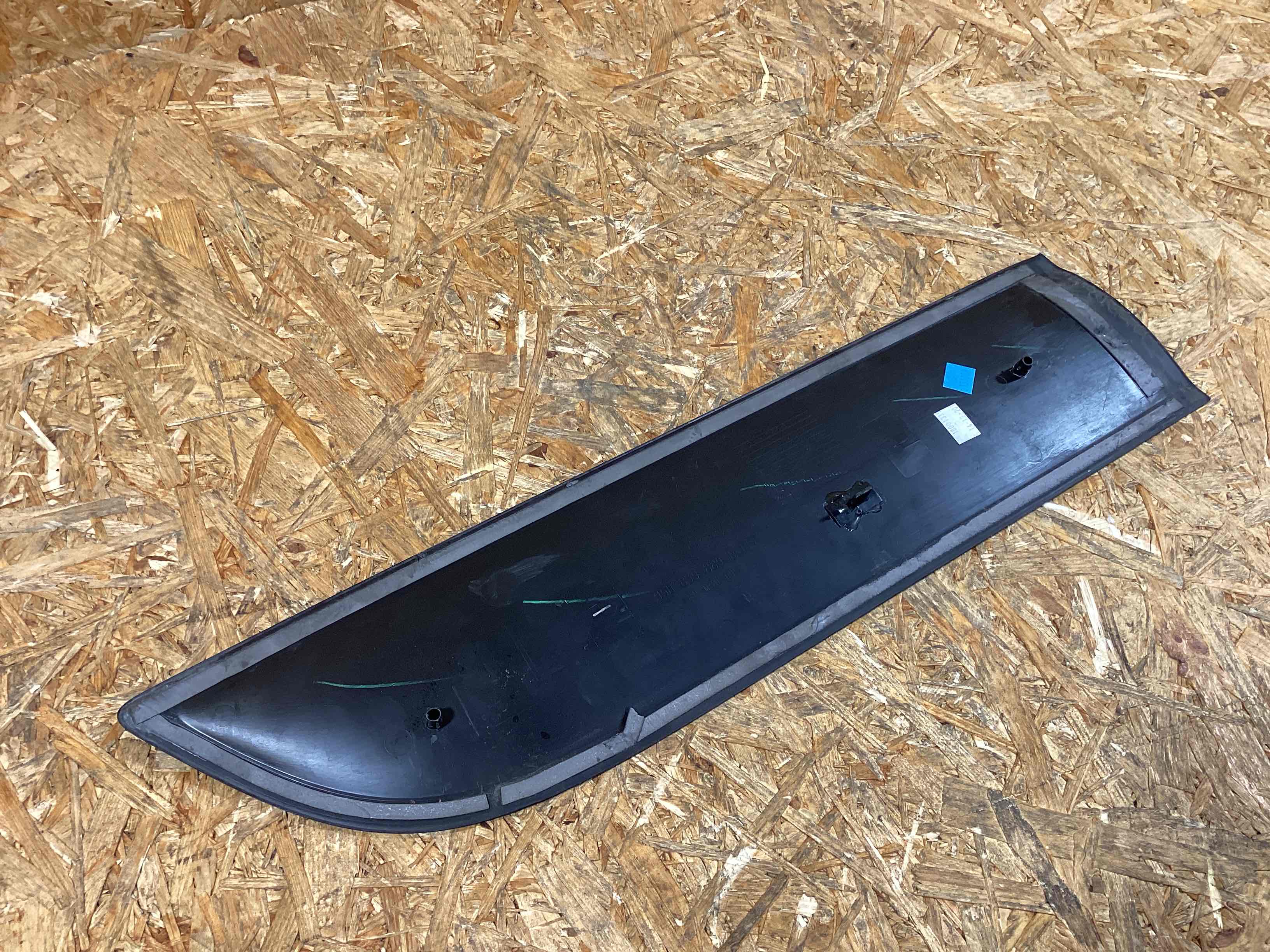 Молдинг двери задней левой Porsche Macan 221225-130