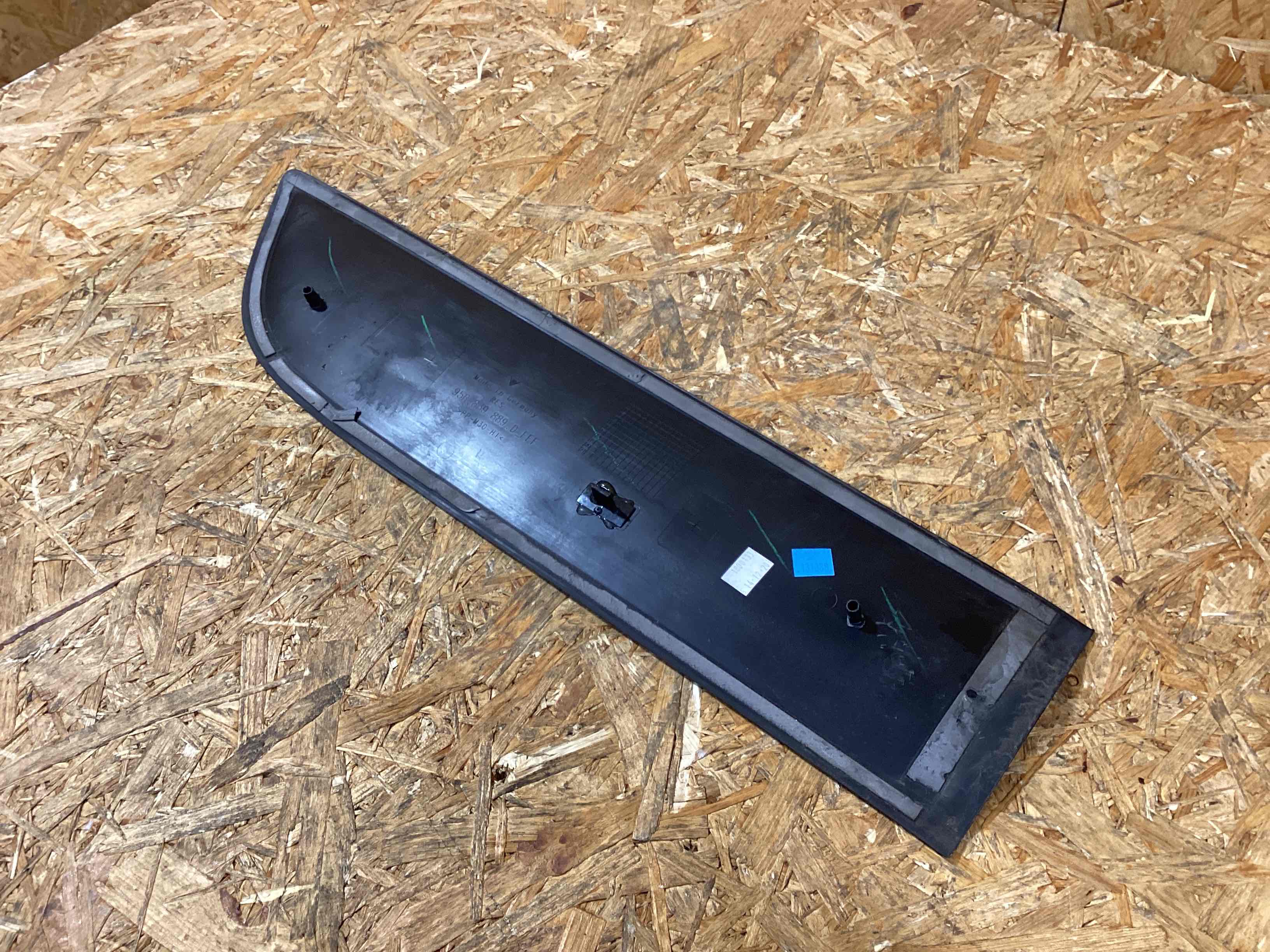 Молдинг двери задней левой Porsche Macan 221225-130