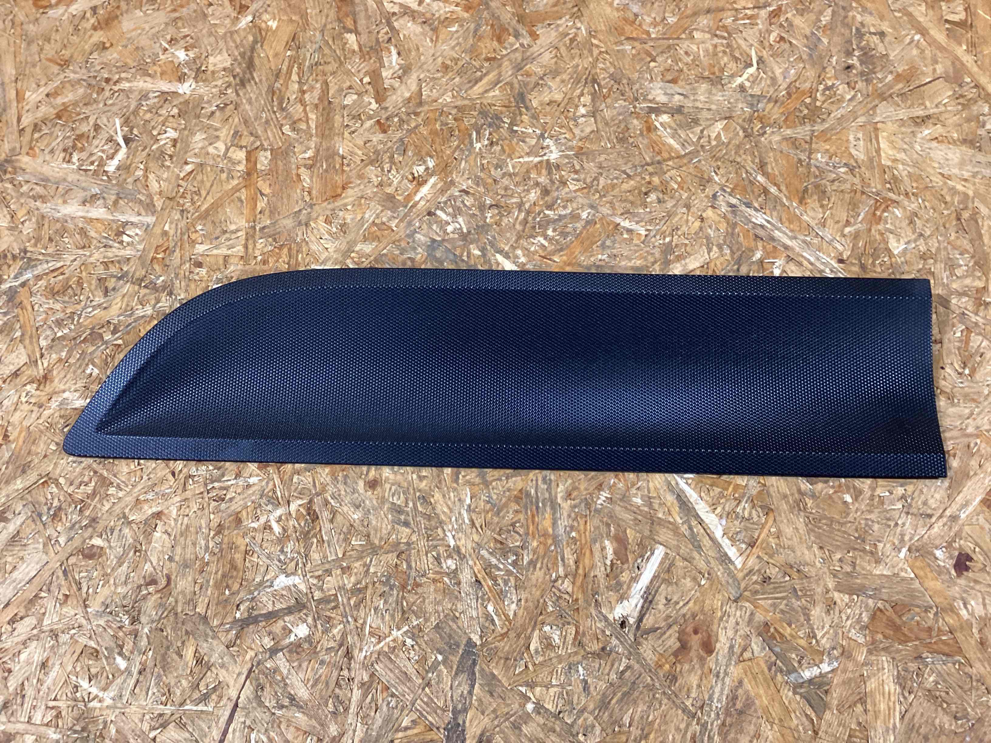 Молдинг двери задней левой Porsche Macan 221225-130