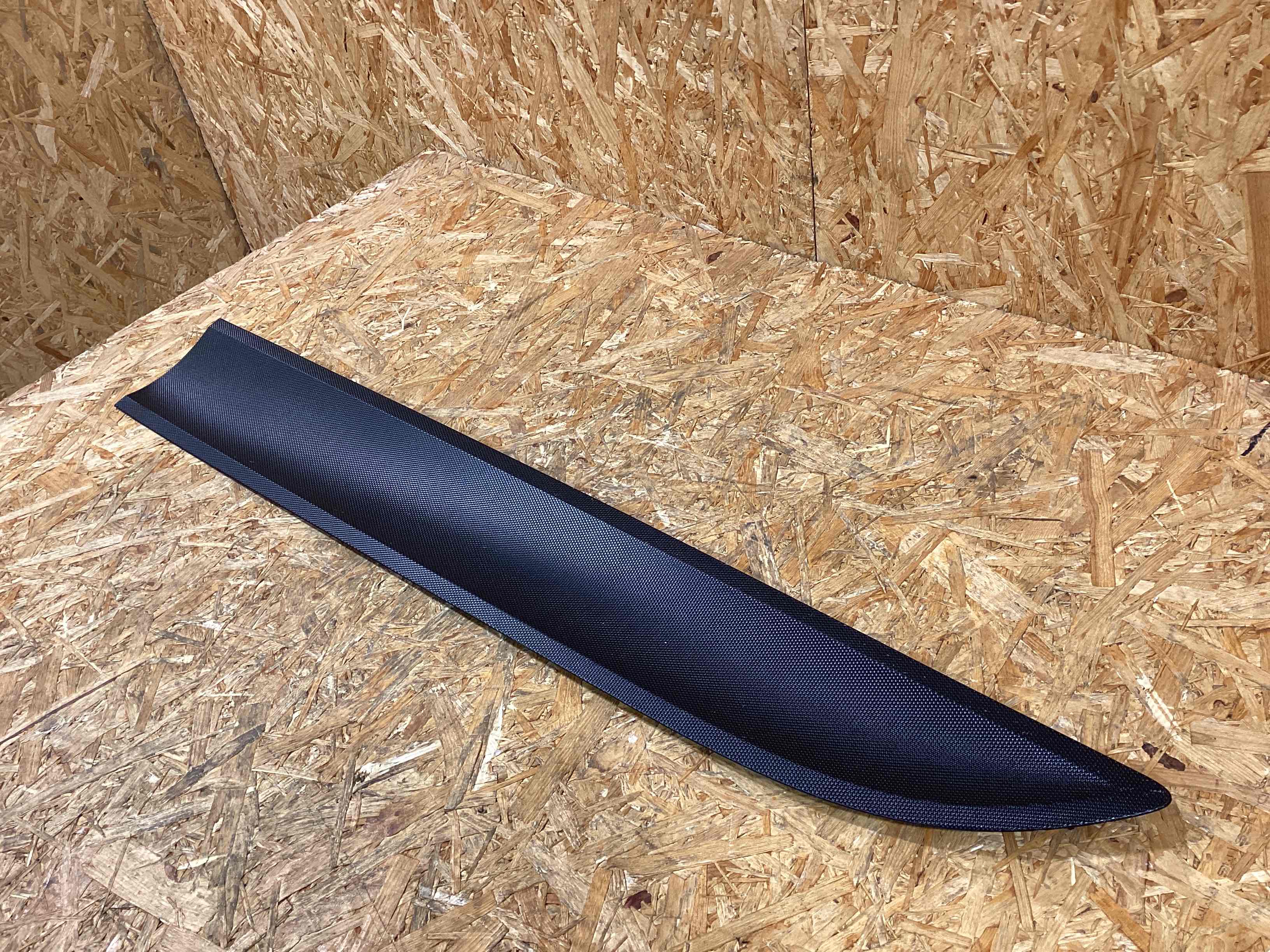 Молдинг двери передней левой Porsche Macan 221225-131