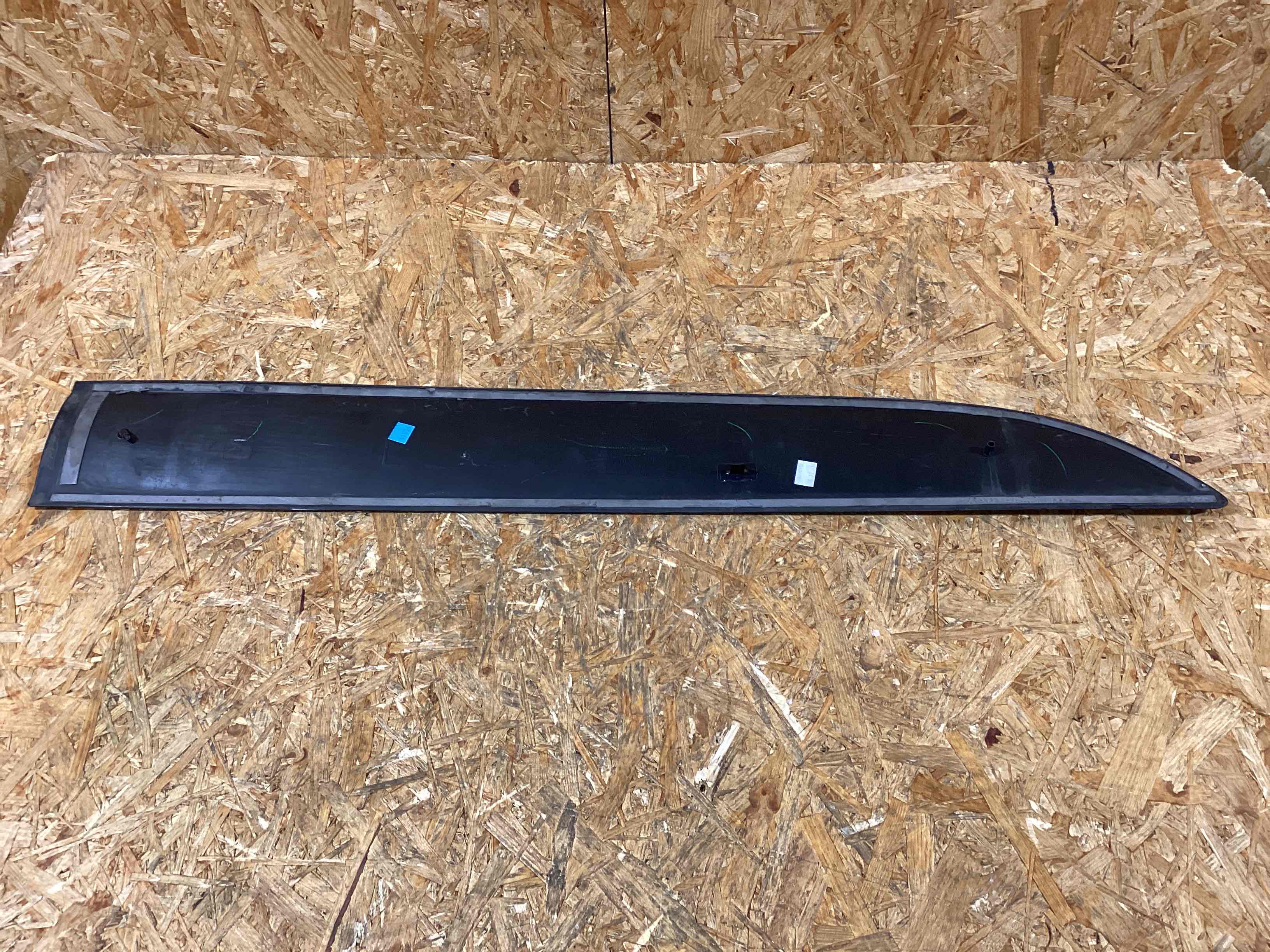 Молдинг двери передней левой Porsche Macan 221225-131