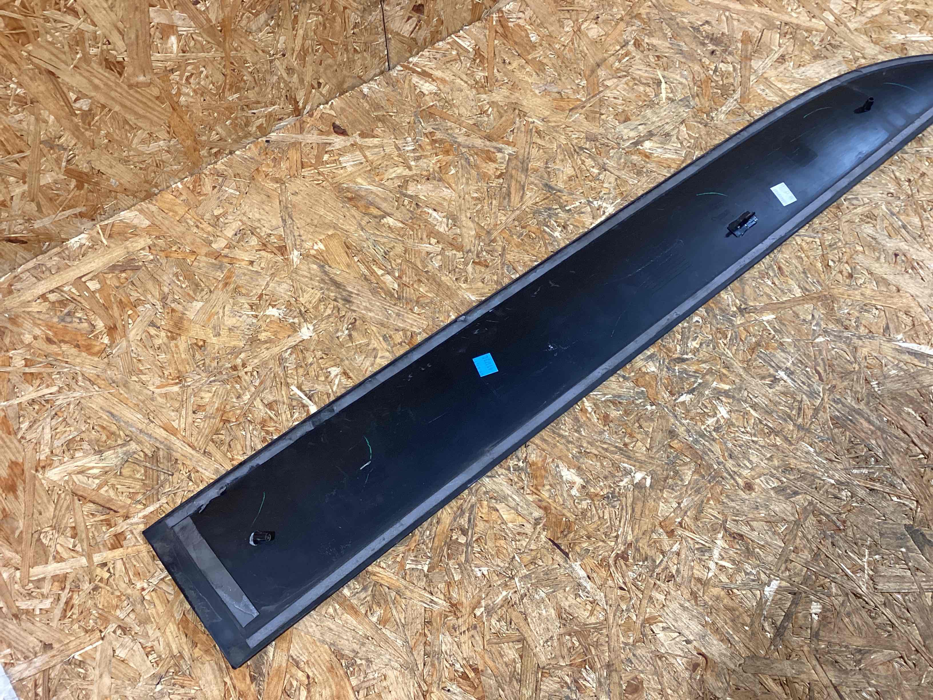 Молдинг двери передней левой Porsche Macan 221225-131