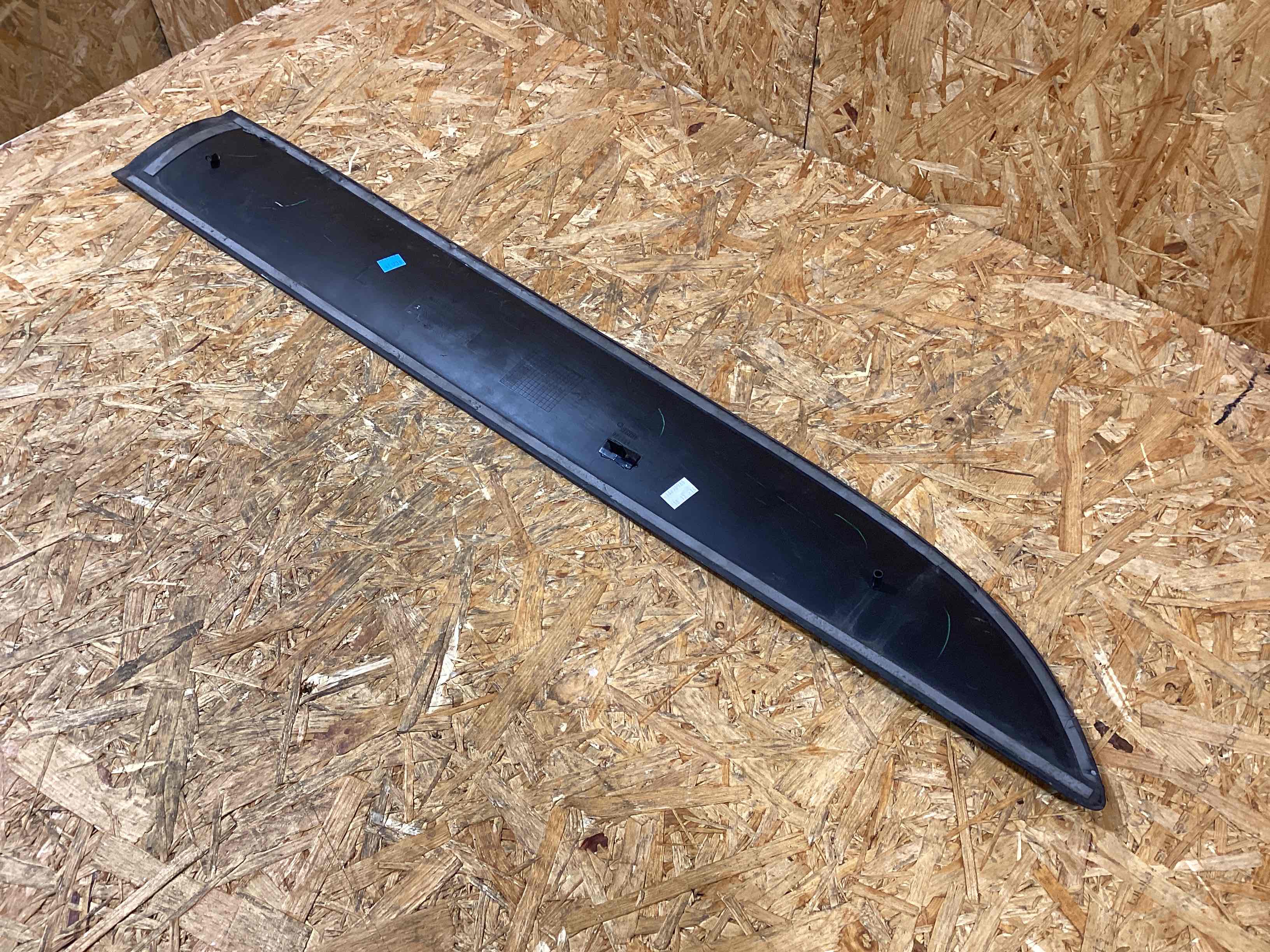 Молдинг двери передней левой Porsche Macan 221225-131