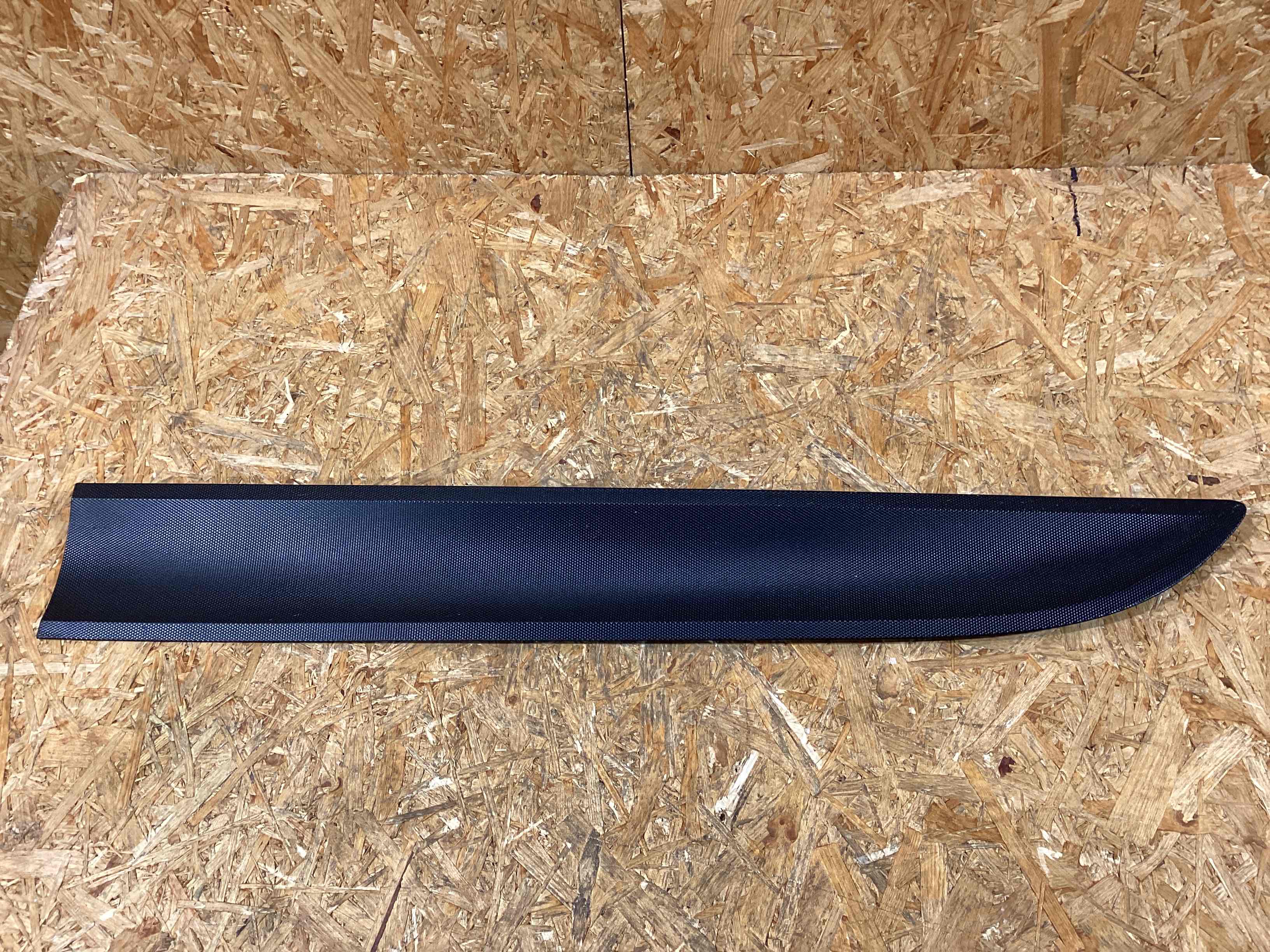 Молдинг двери передней левой Porsche Macan 221225-131