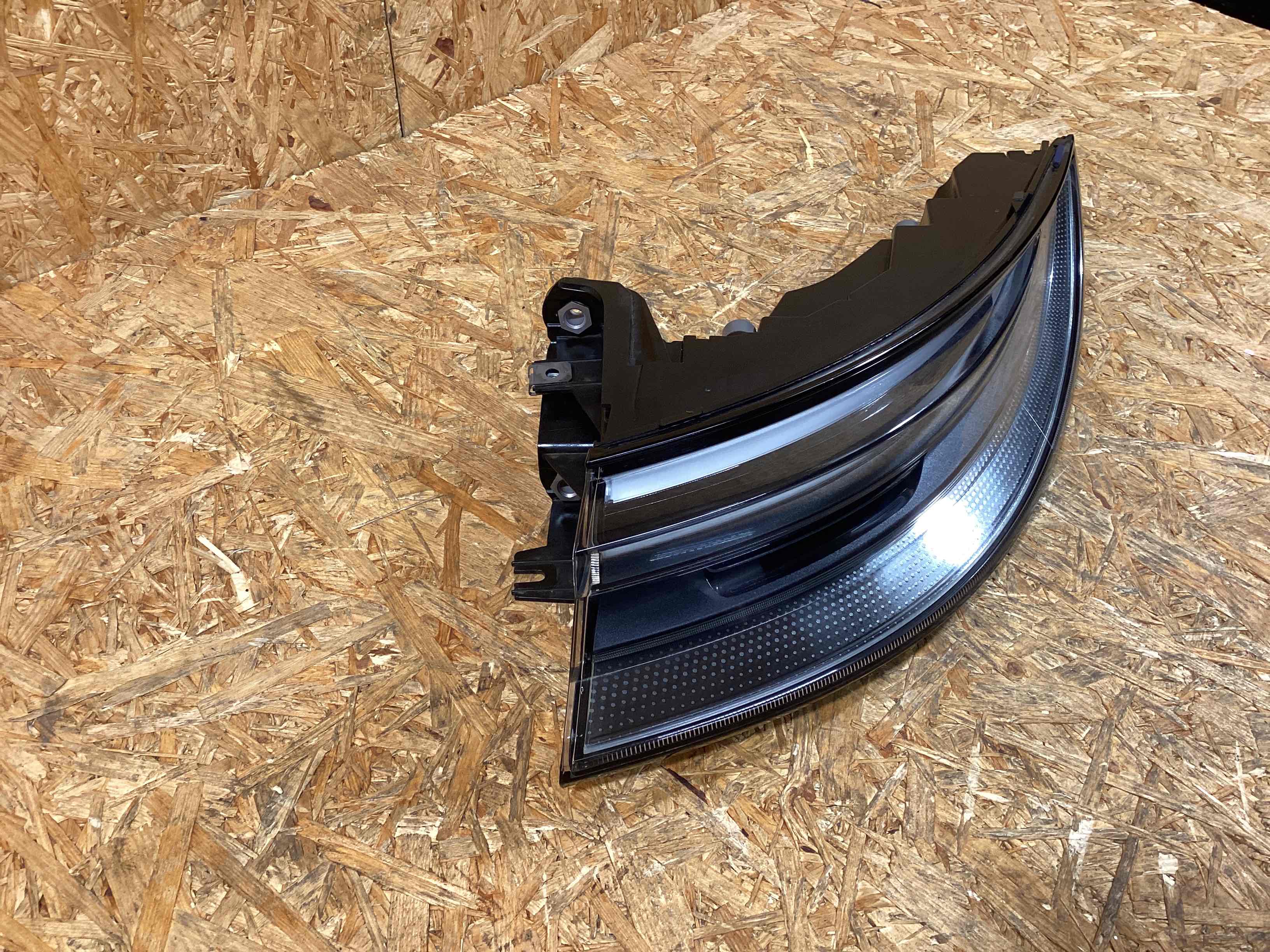 Фонарь задний правый Porsche Panamera 221225-132