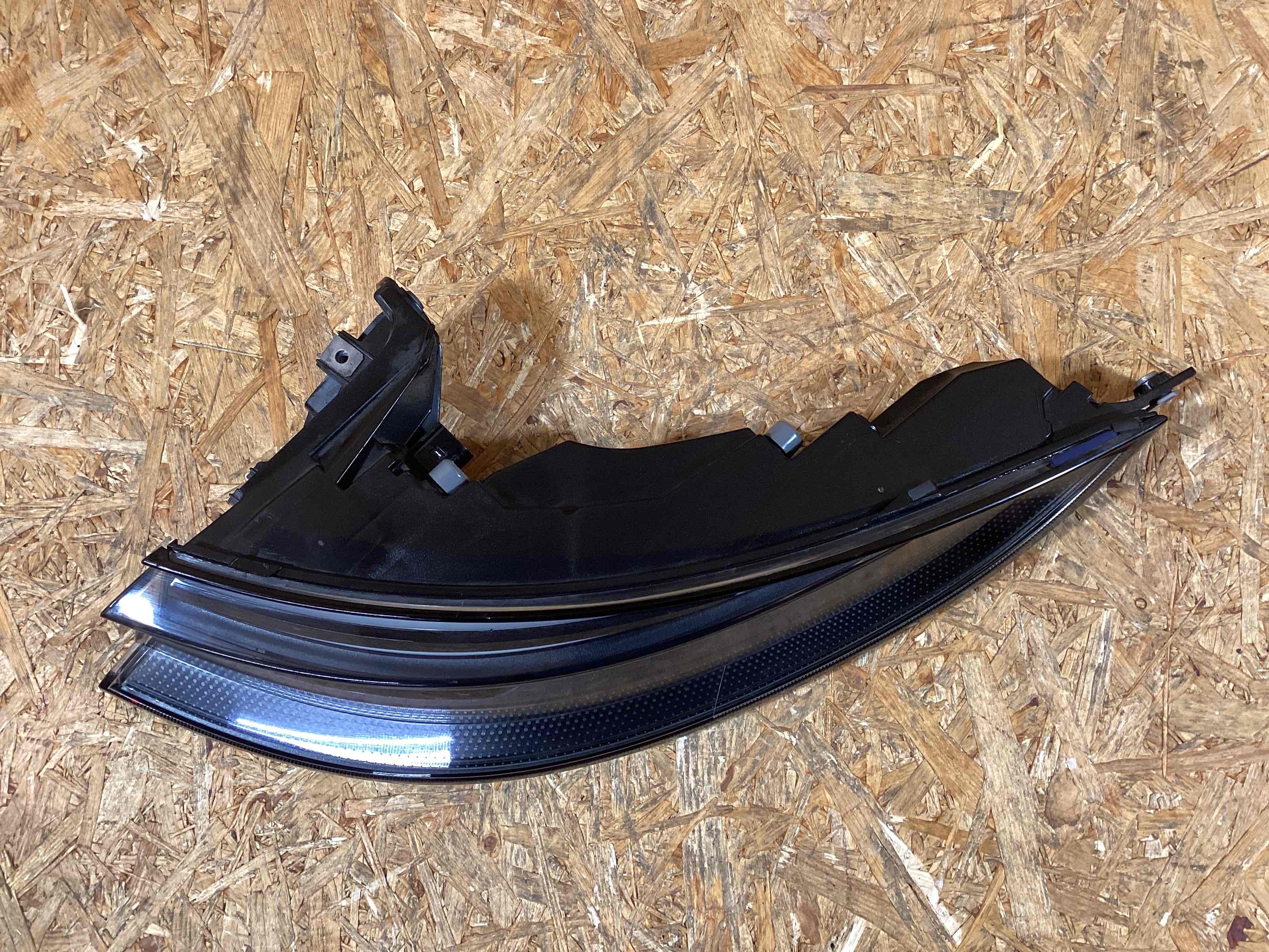 Фонарь задний правый Porsche Panamera 221225-132