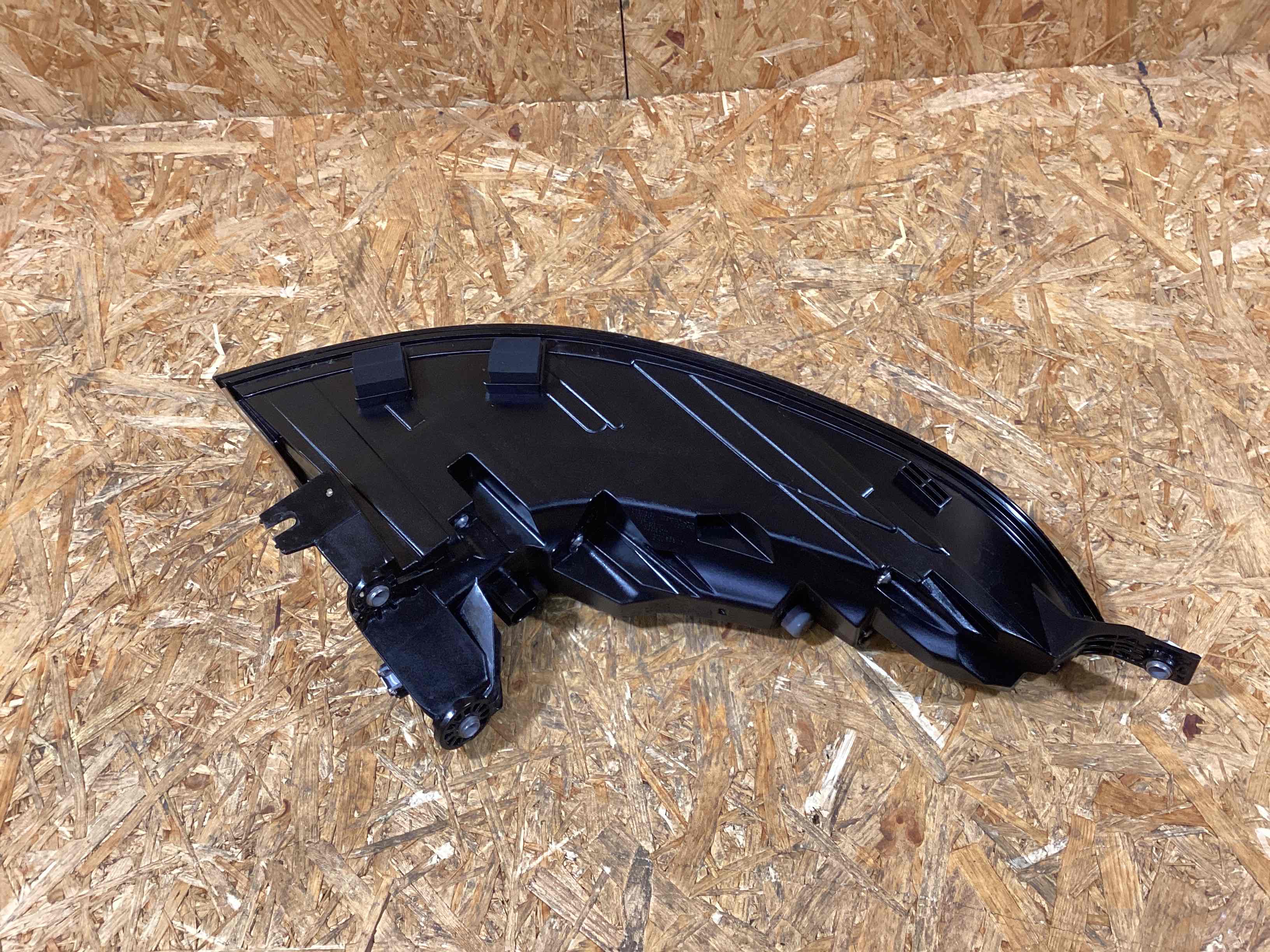 Фонарь задний правый Porsche Panamera 221225-132