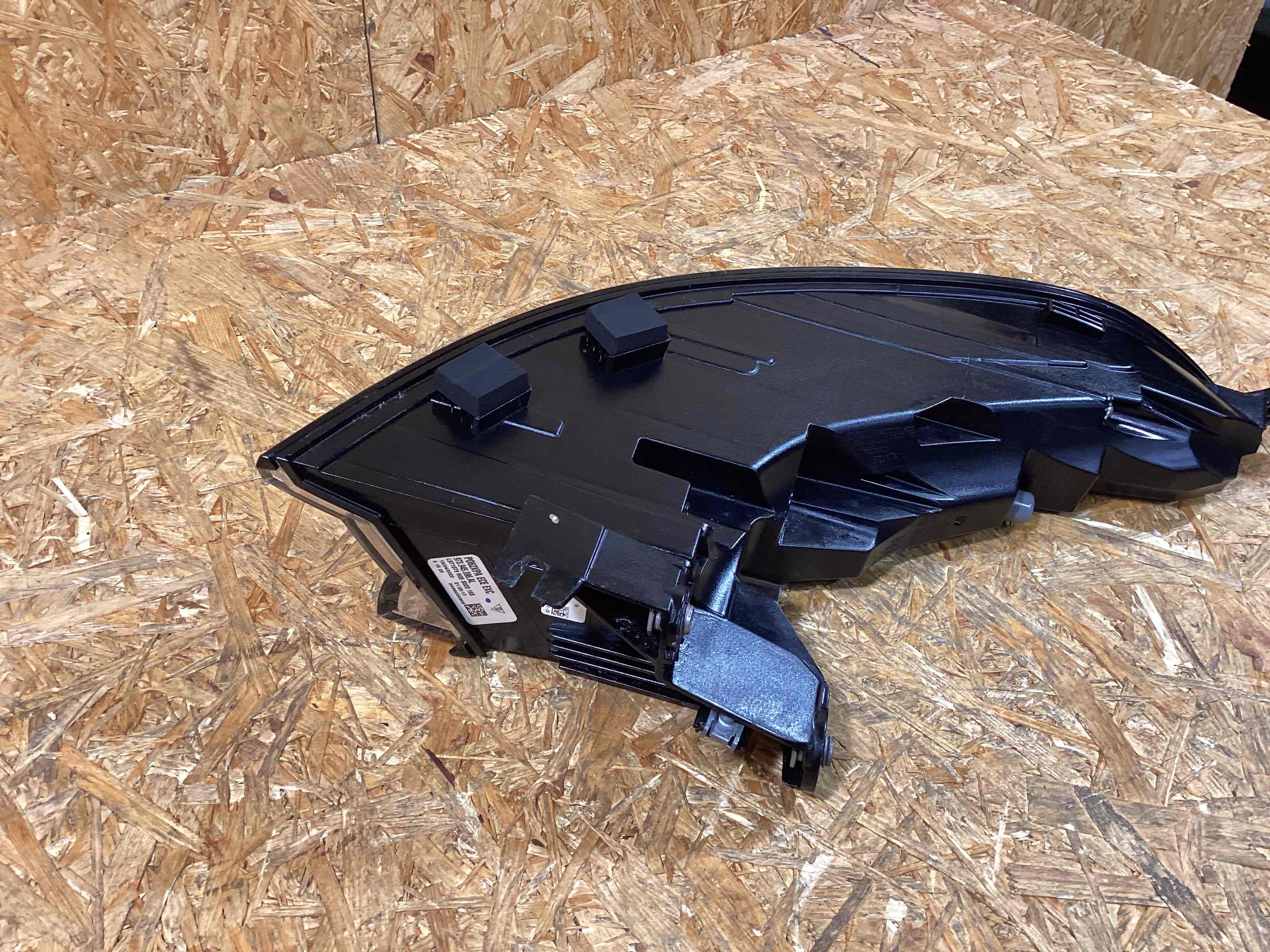 Фонарь задний правый Porsche Panamera 221225-132