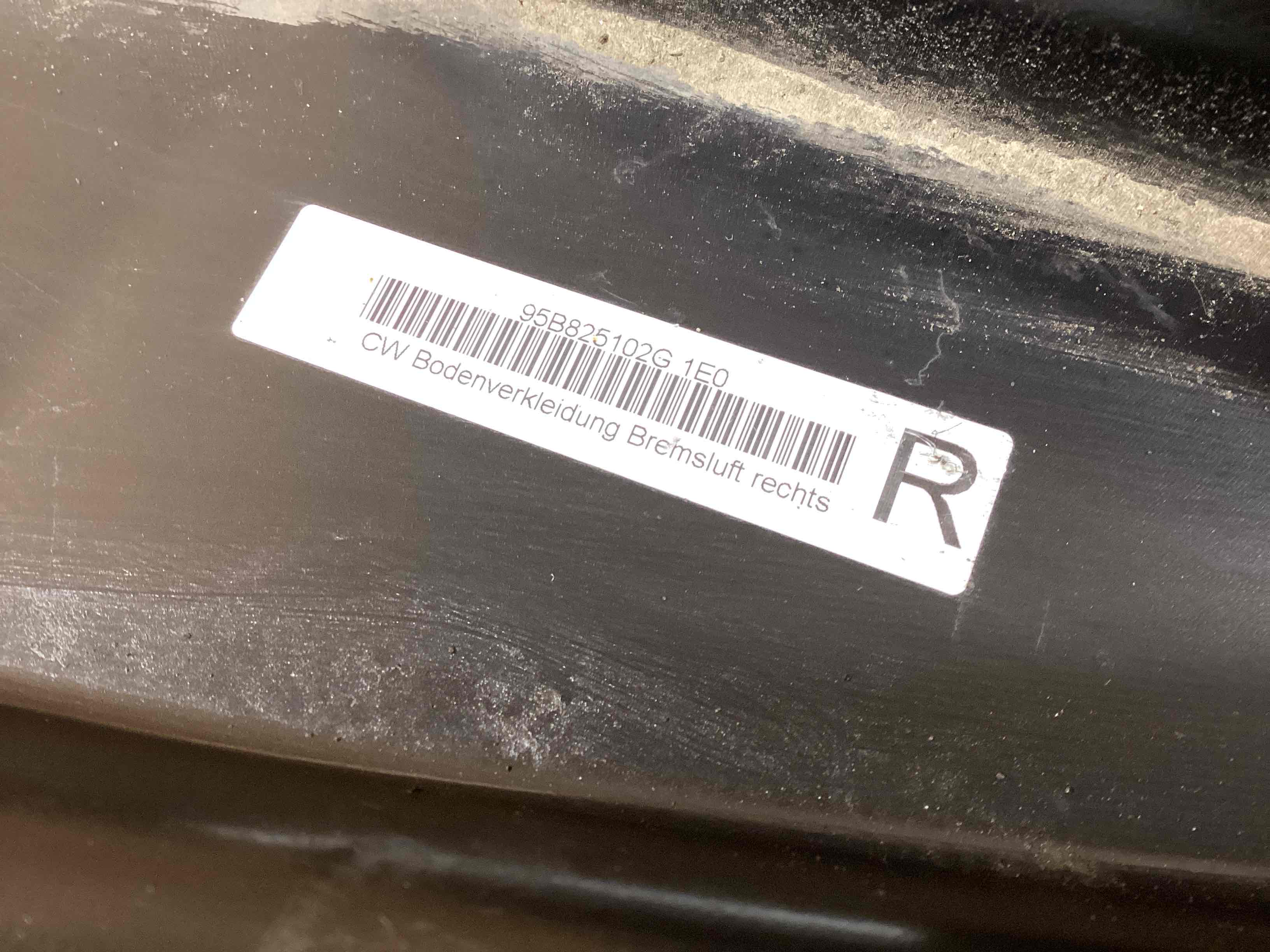 Защита арок передняя правая (подкрылок) Porsche Macan 221225-133