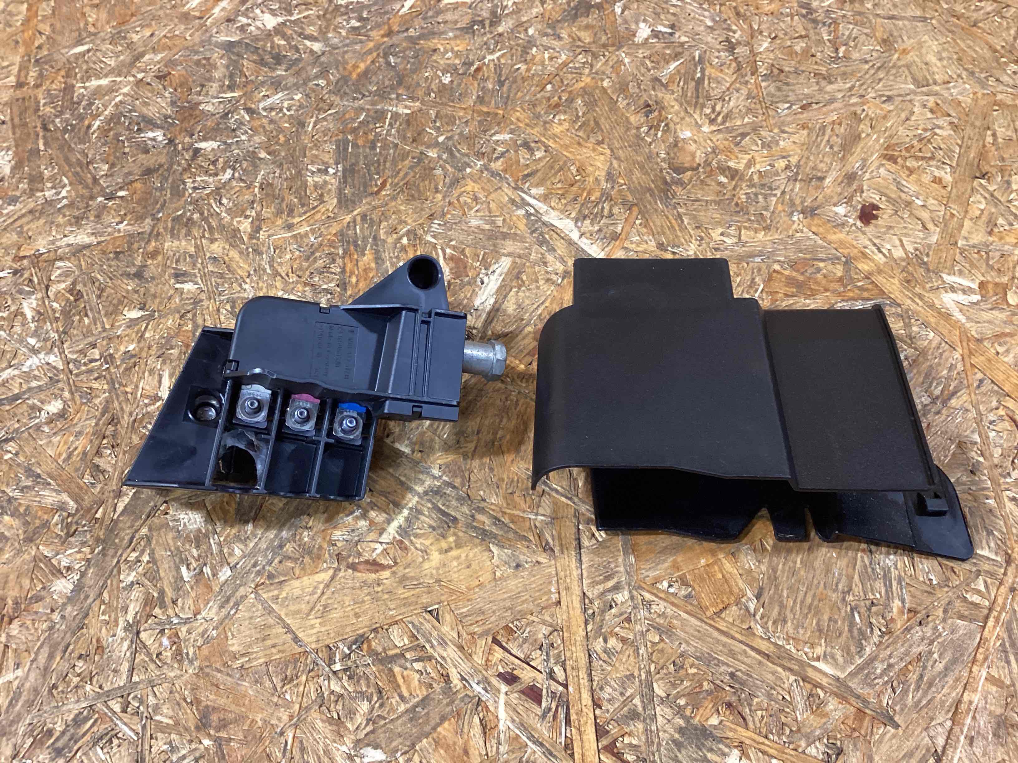 Аккумуляторная батарея, конвертор, проводка, крепление и др. Porsche Macan 230226-114