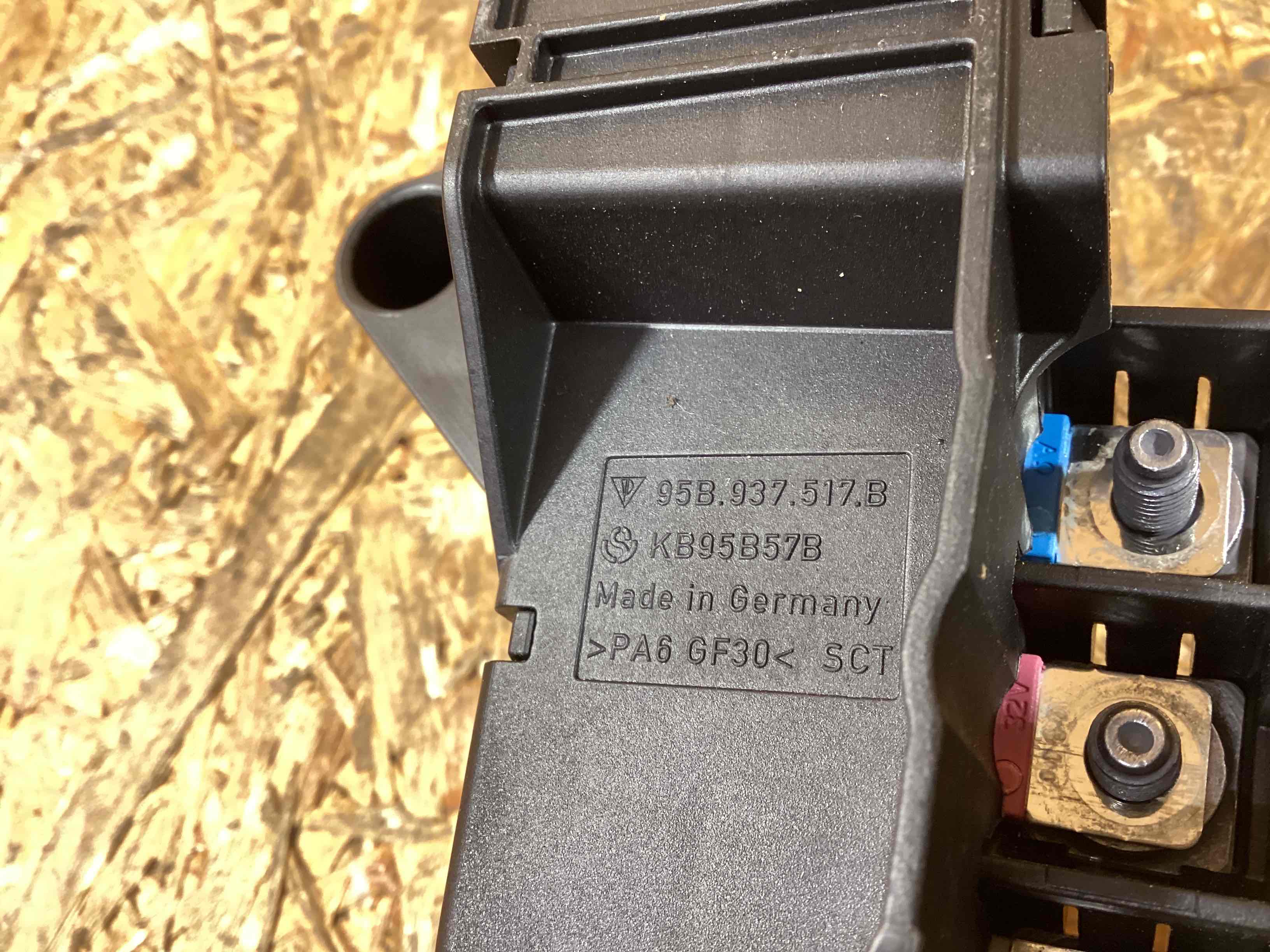 Аккумуляторная батарея, конвертор, проводка, крепление и др. Porsche Macan 230226-114