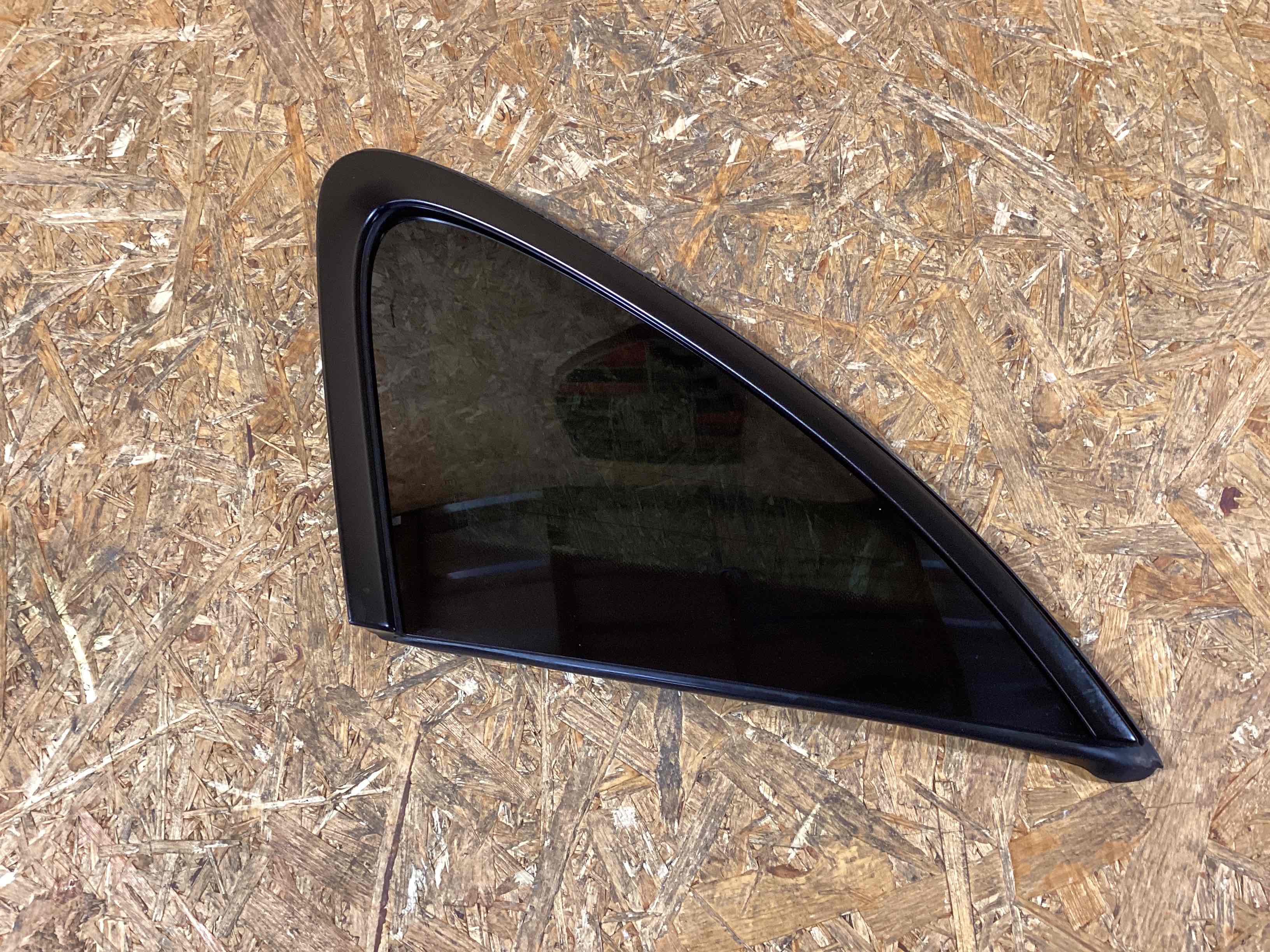 Стекло кузовное боковое правое Porsche Macan 230226-115