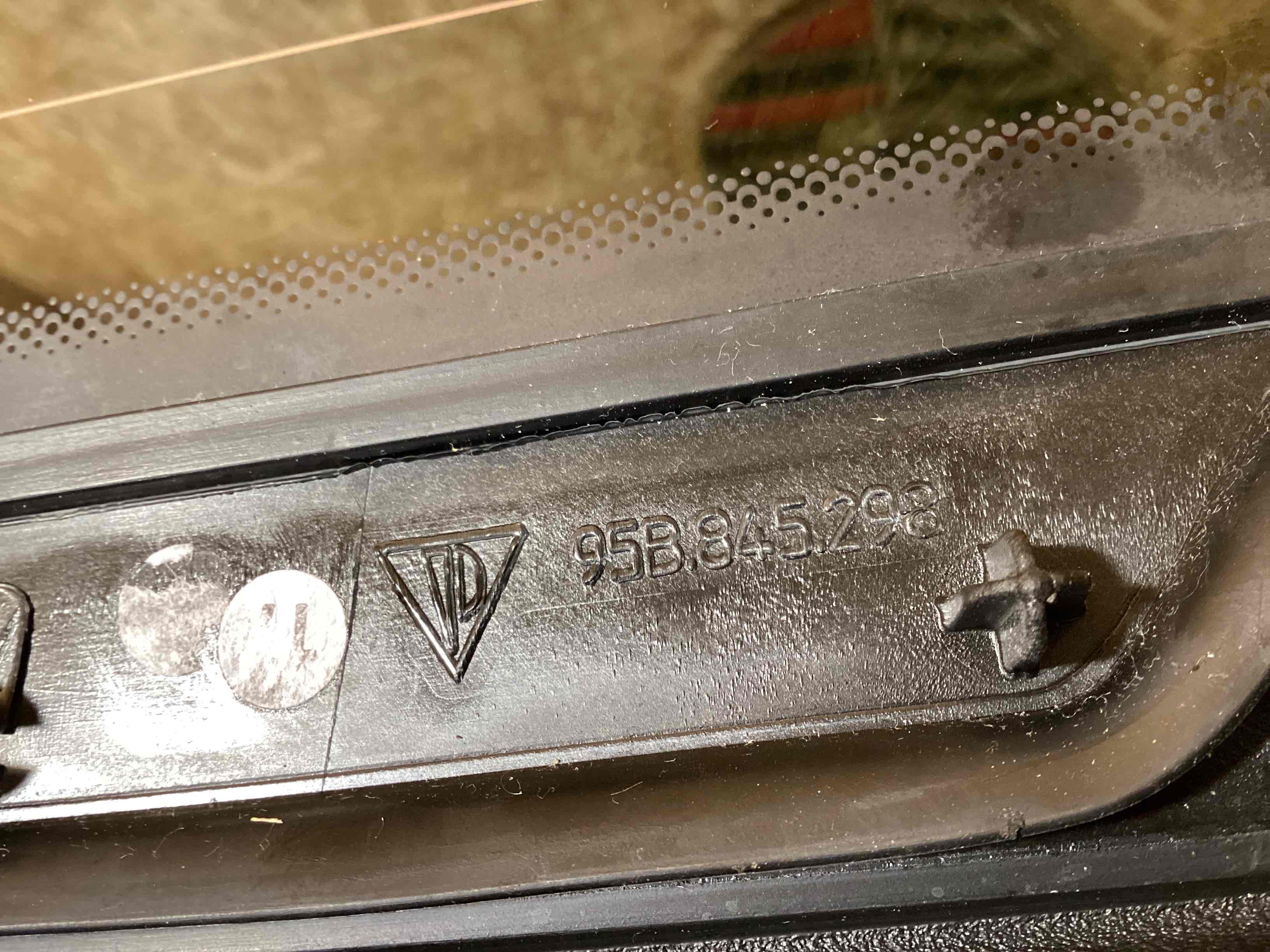 Стекло кузовное боковое правое Porsche Macan 230226-115