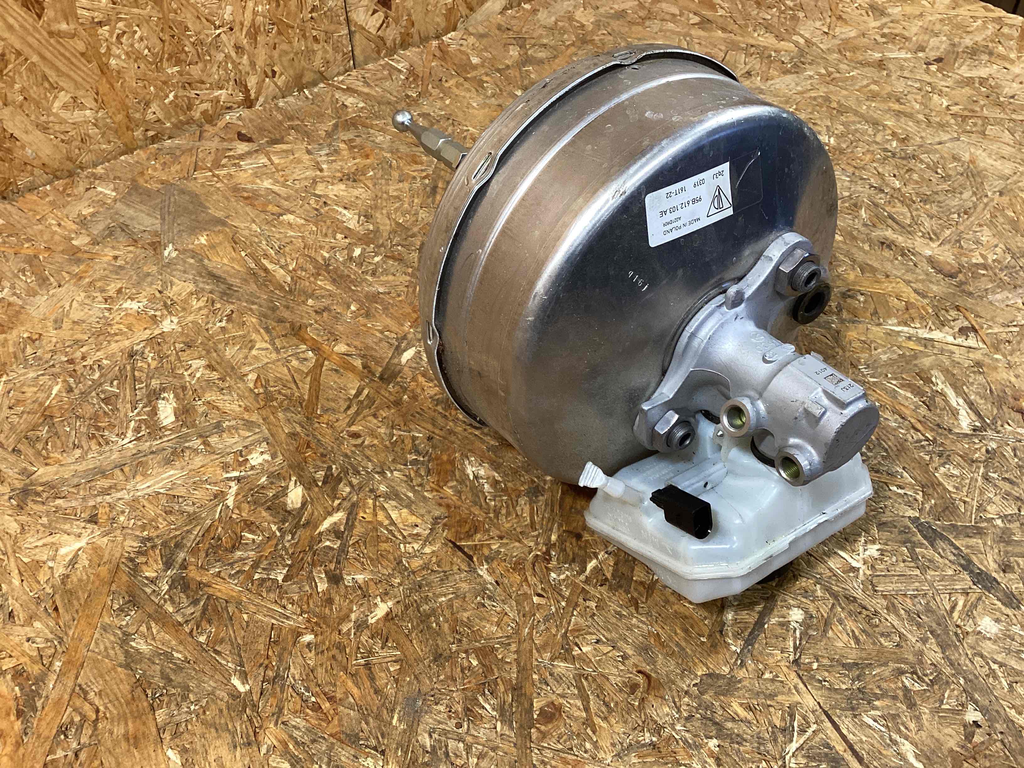 Цилиндр тормозной главный Porsche Macan 230226-119