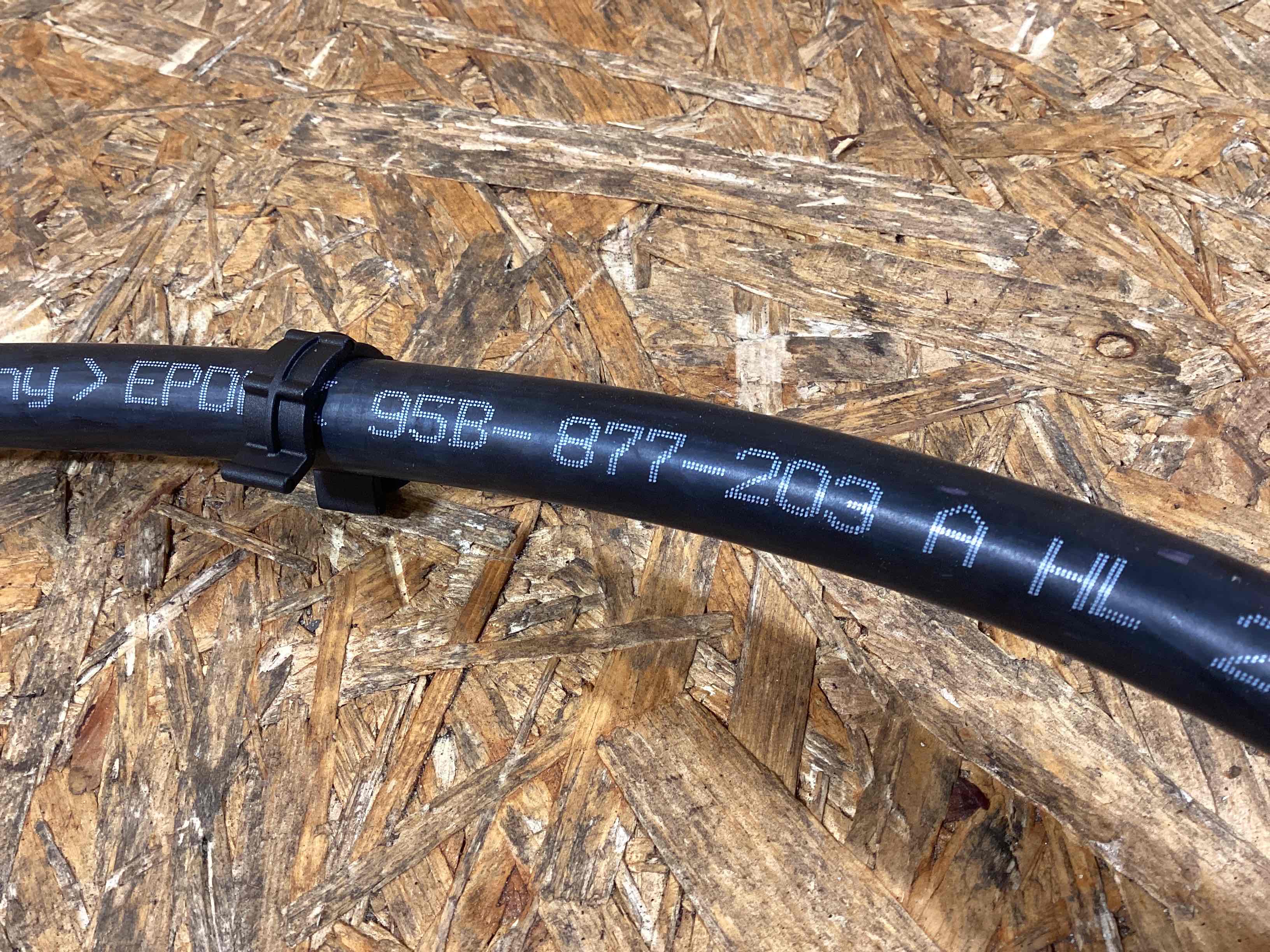 Патрубок Porsche Macan 230226-122