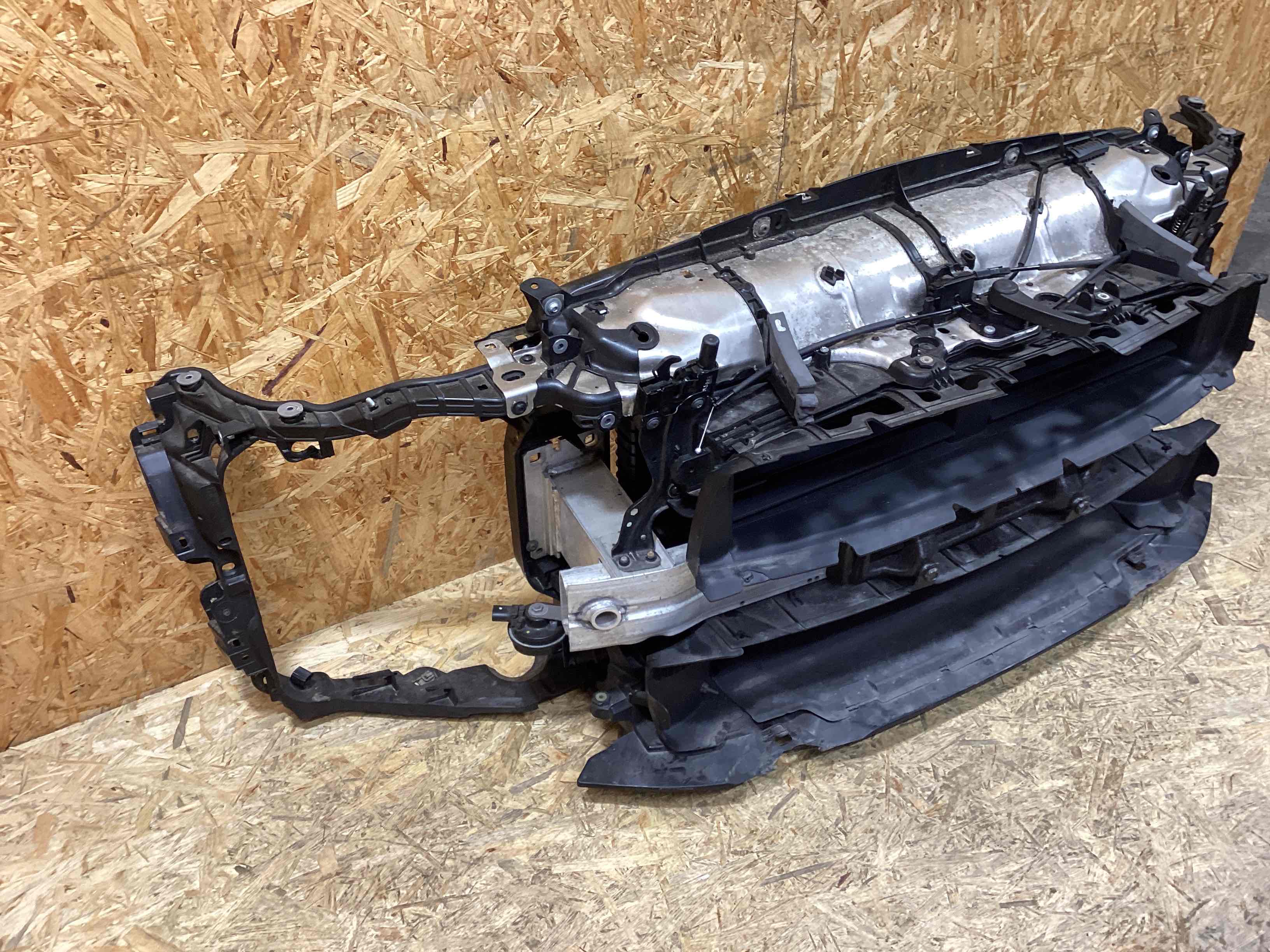 Передняя панель крепления облицовки (телевизор) Porsche Macan 230226-132