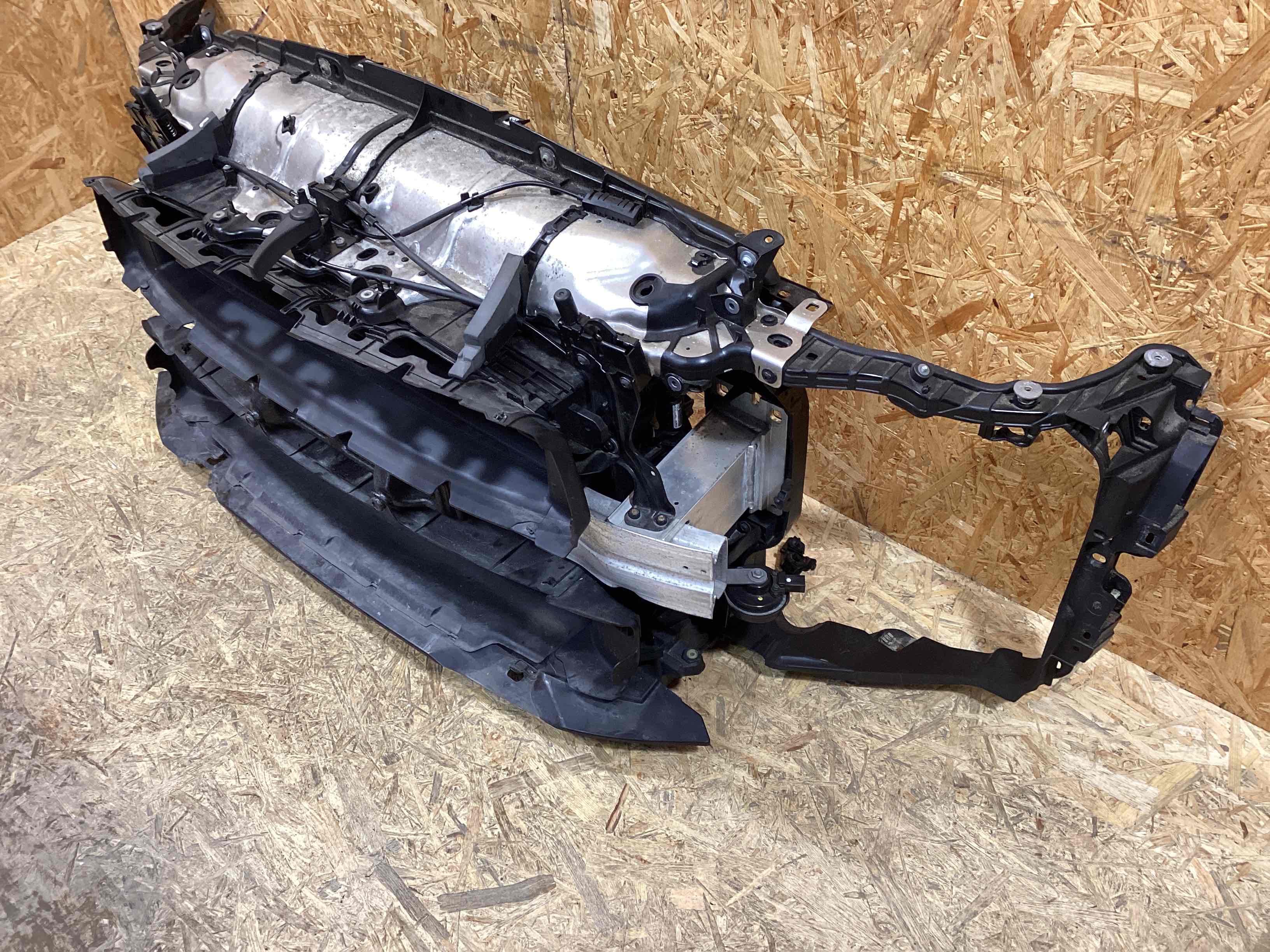 Передняя панель крепления облицовки (телевизор) Porsche Macan 230226-132