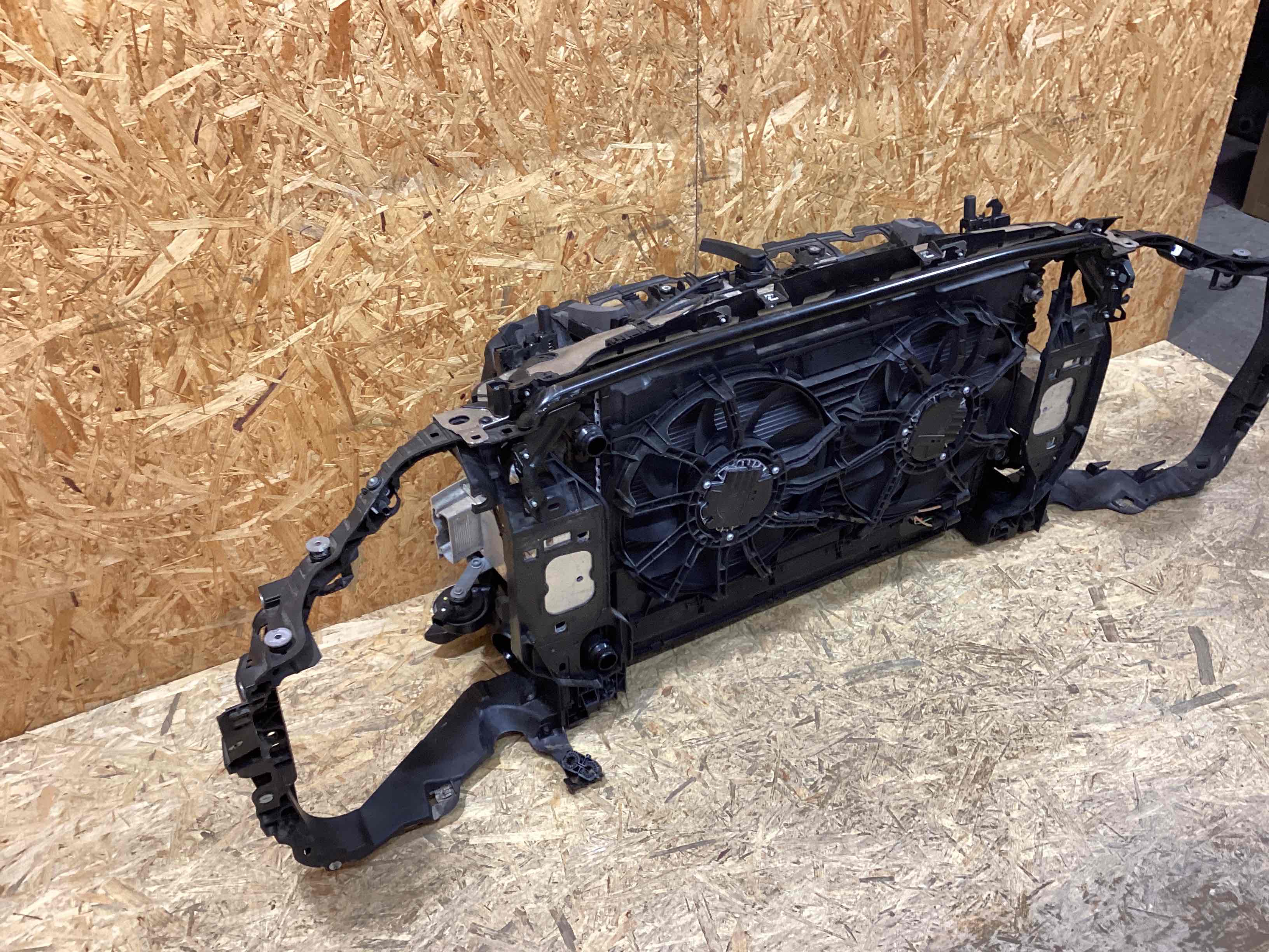 Передняя панель крепления облицовки (телевизор) Porsche Macan 230226-132