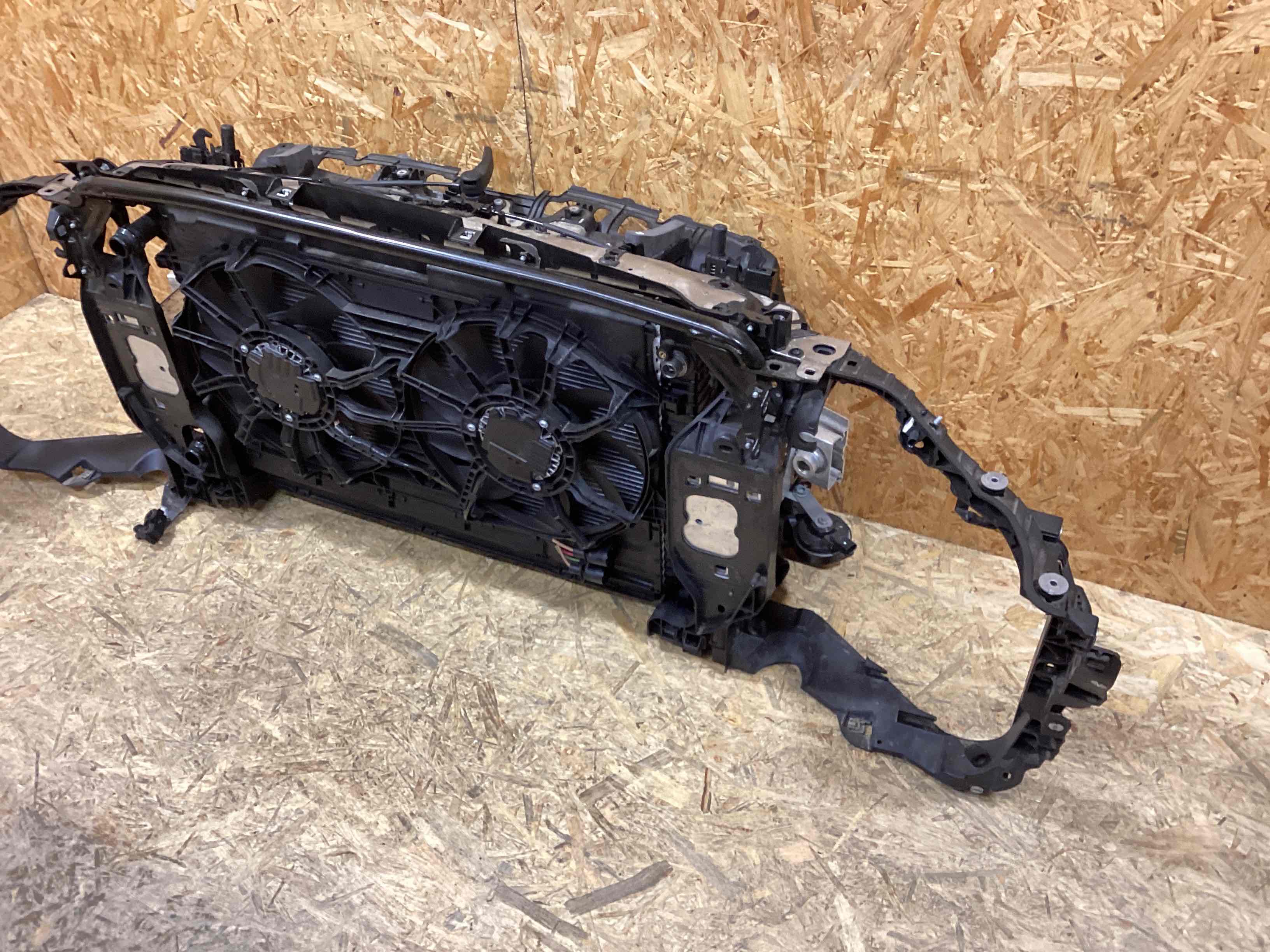 Передняя панель крепления облицовки (телевизор) Porsche Macan 230226-132