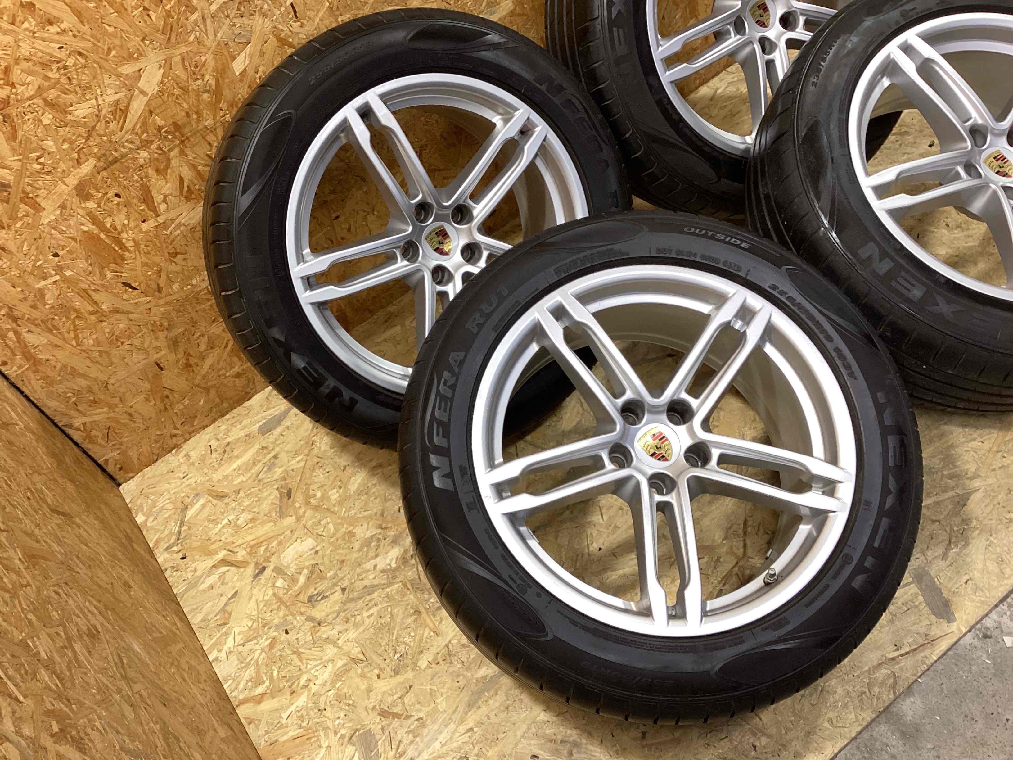 Колесо запасное, держатель, кронштейн, обшивка Porsche Macan 230326-102