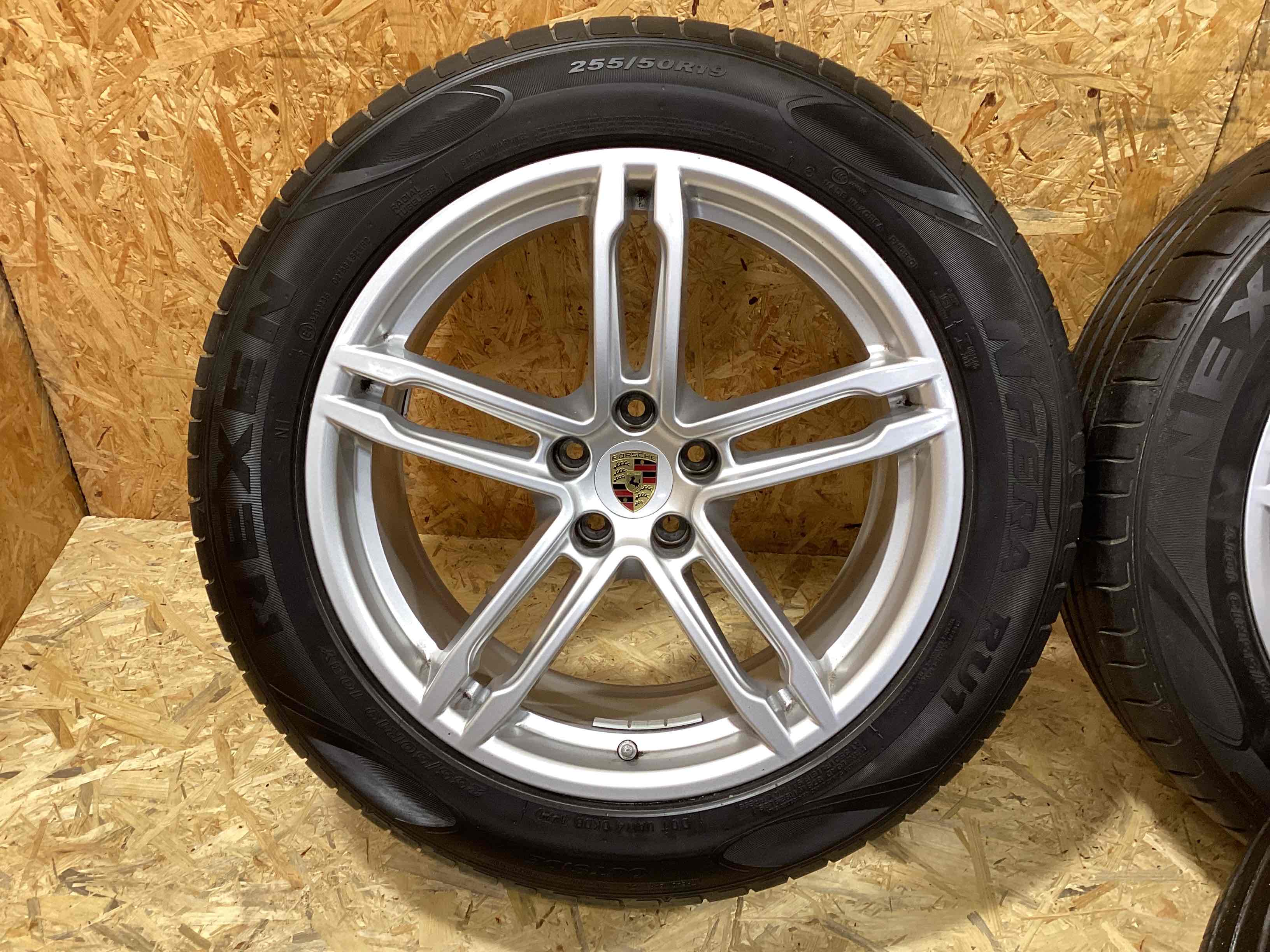 Колесо запасное, держатель, кронштейн, обшивка Porsche Macan 230326-102