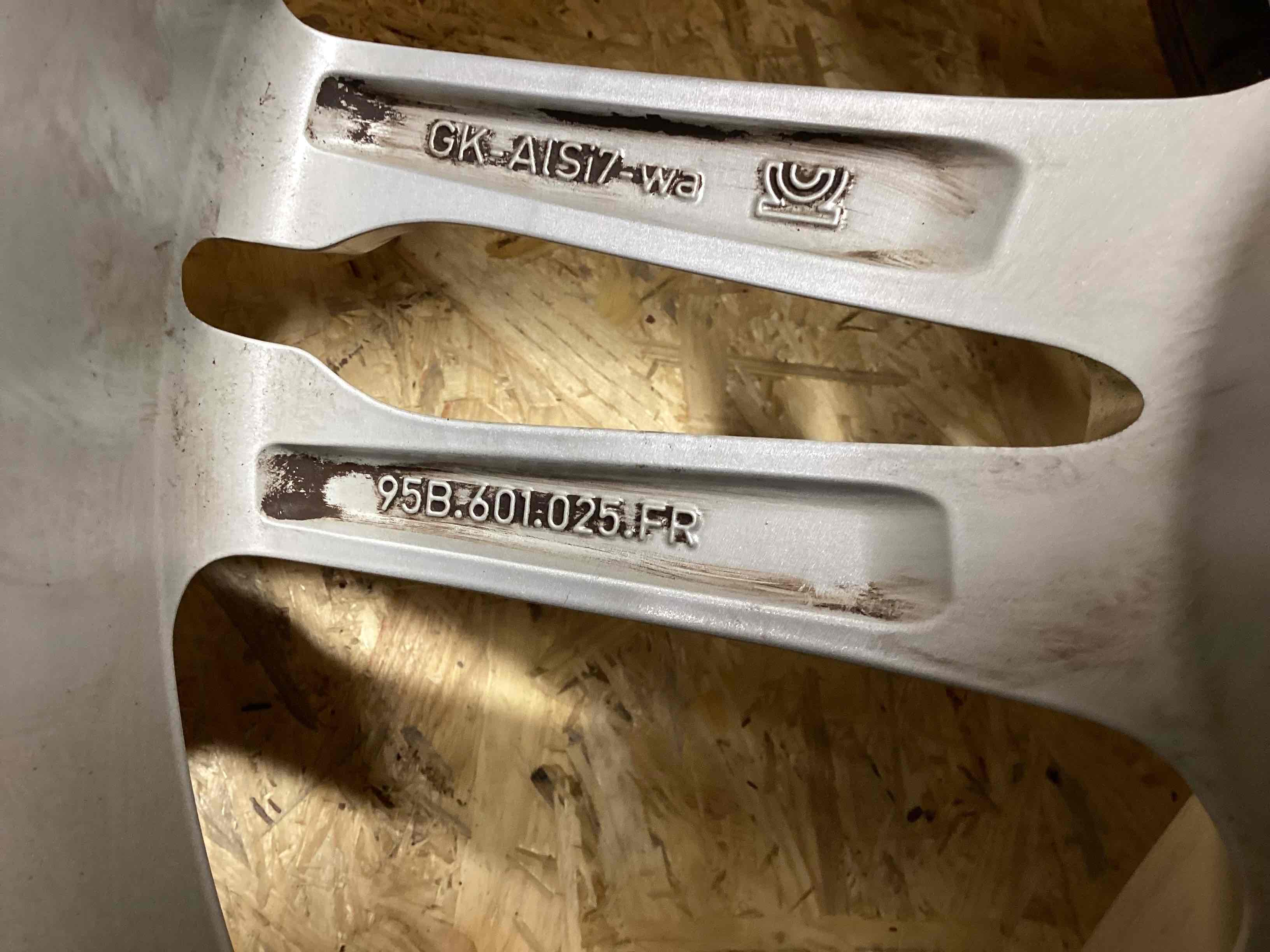 Колесо запасное, держатель, кронштейн, обшивка Porsche Macan 230326-102