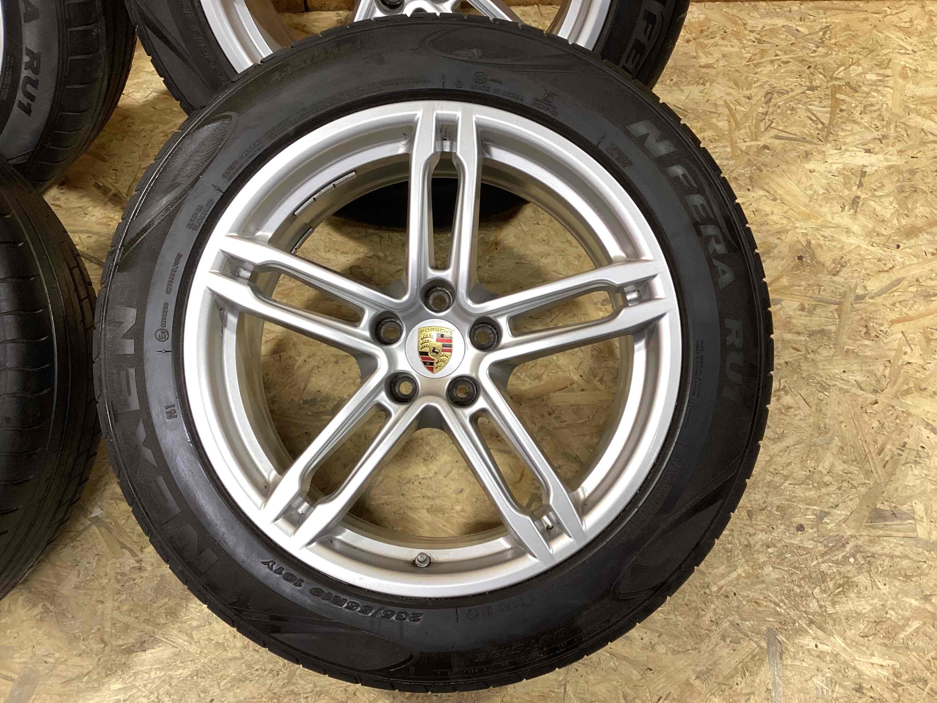 Колесо запасное, держатель, кронштейн, обшивка Porsche Macan 230326-102