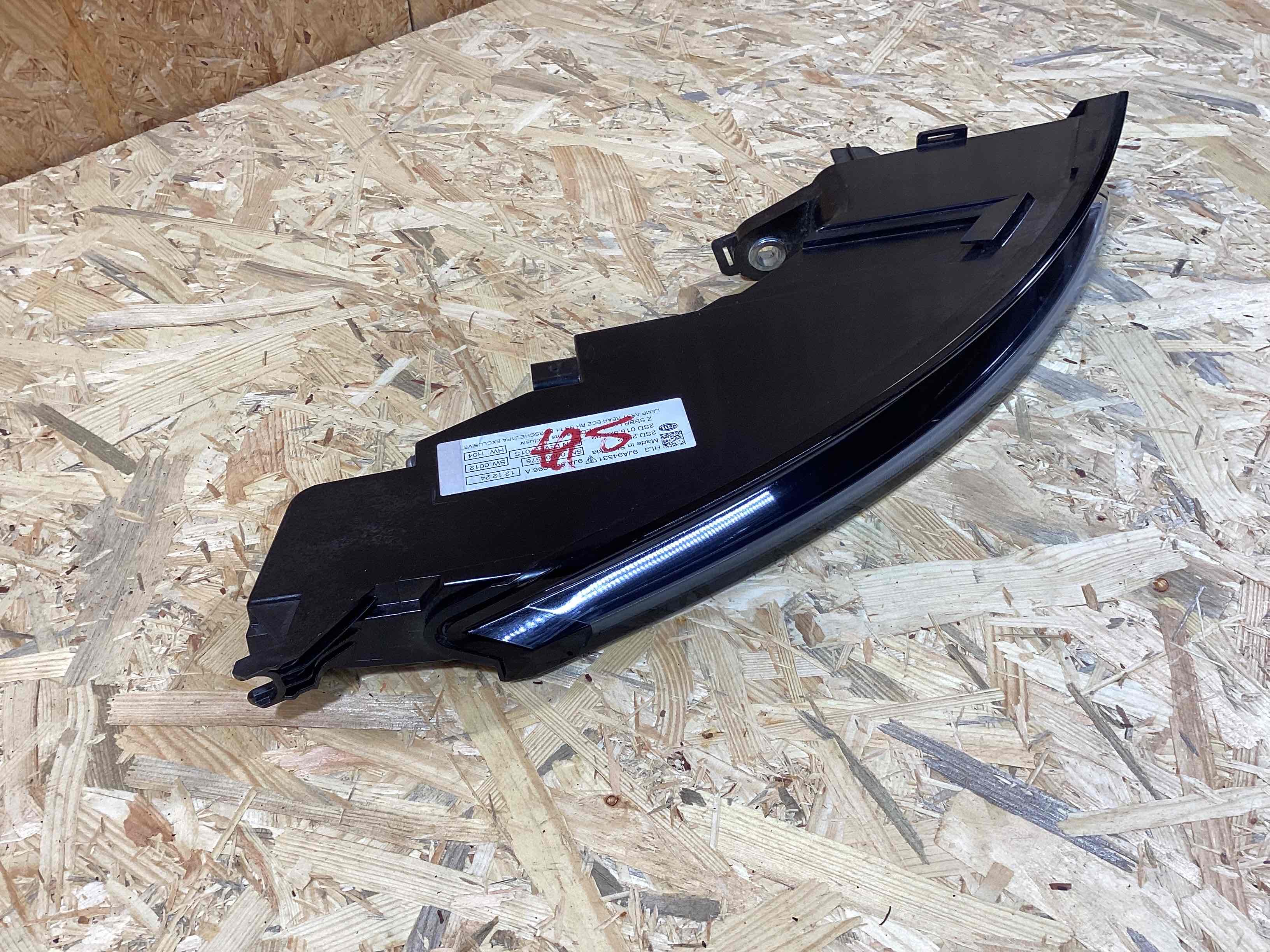 Фонарь задний правый Porsche Taycan 230326-105